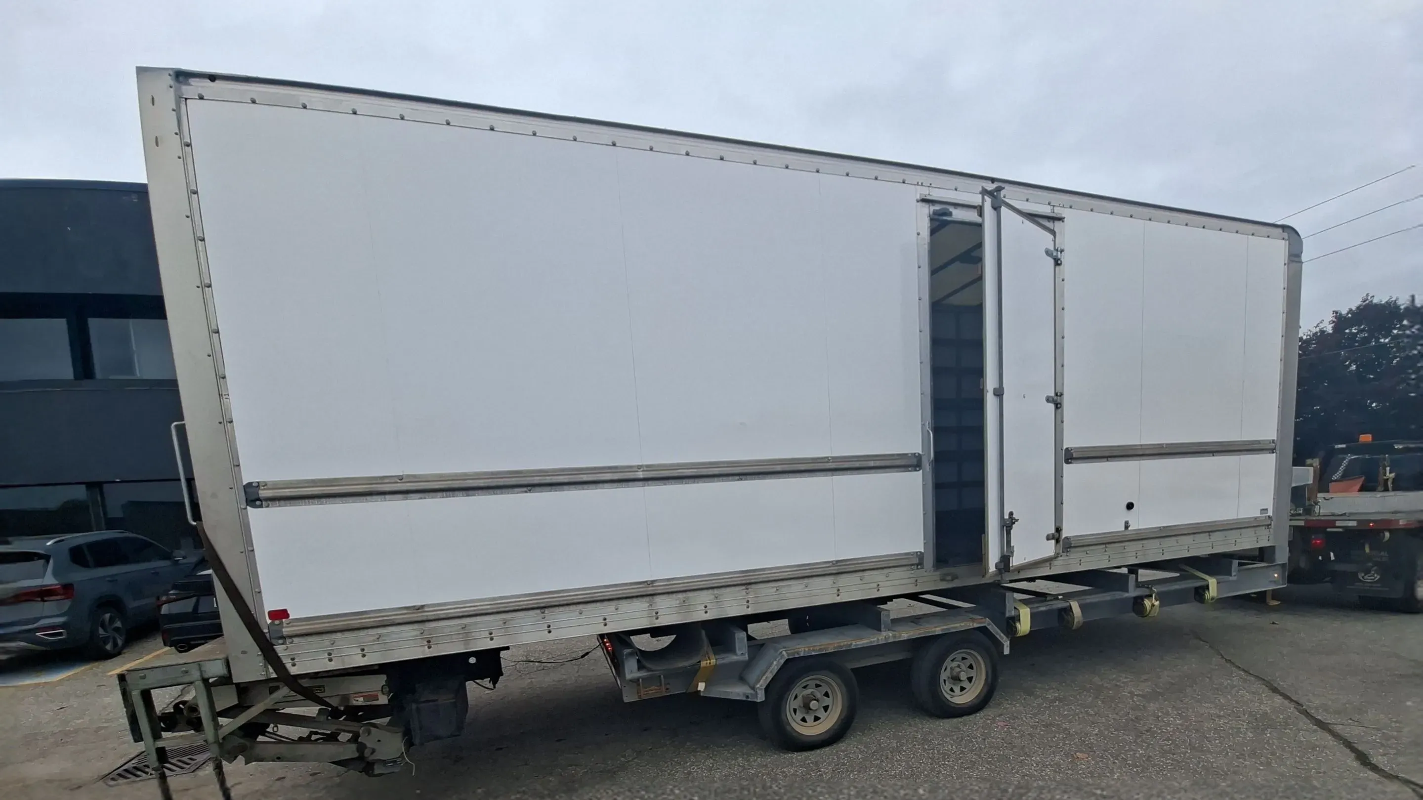 2020 MultiVans 26 FT Dry Freight