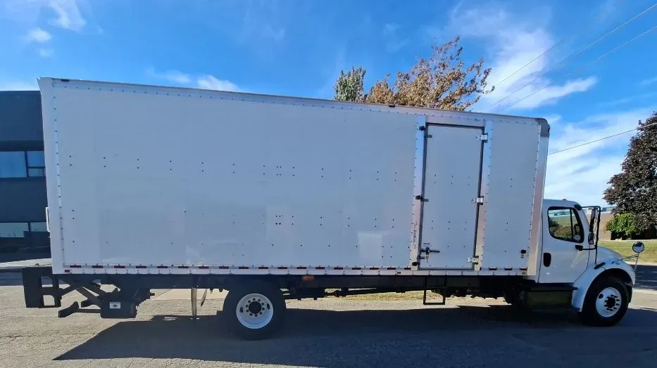 2019 Freightliner M2-106