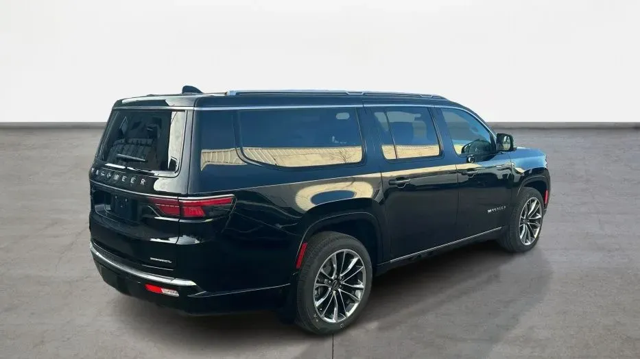 2023 Jeep Wagoneer L