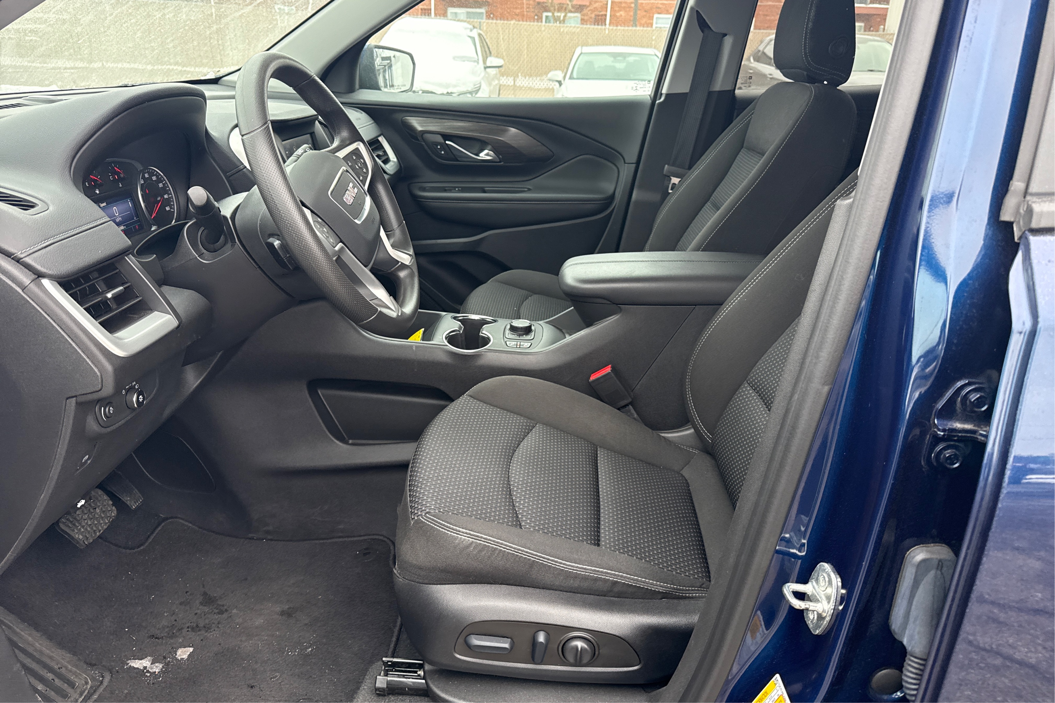 2022 GMC Terrain SLE's photo