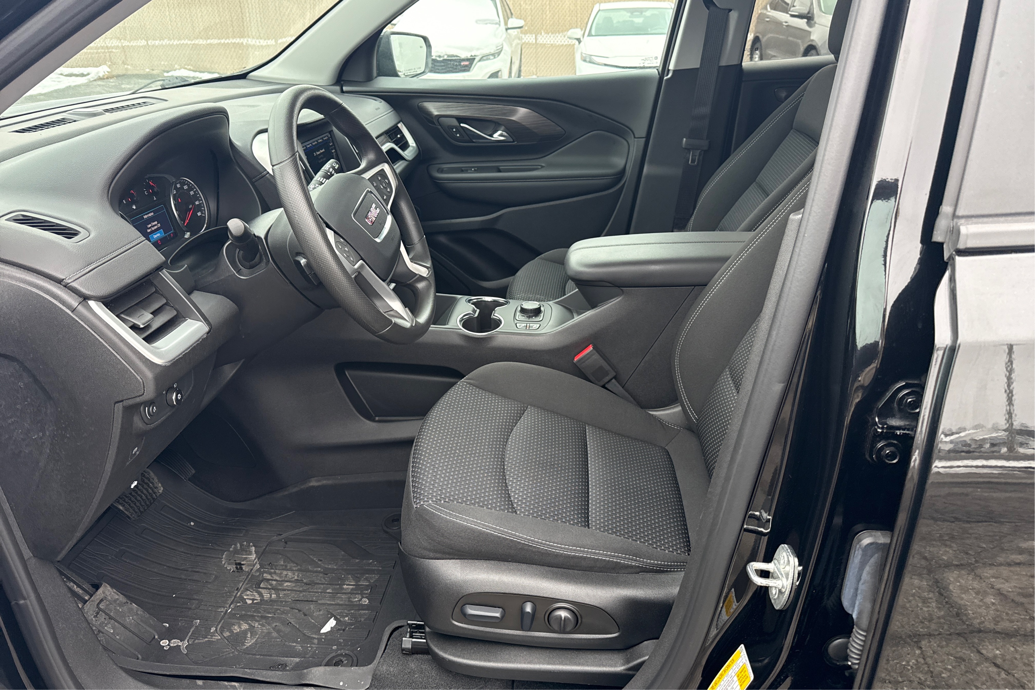 2023 GMC Terrain SLE's photo