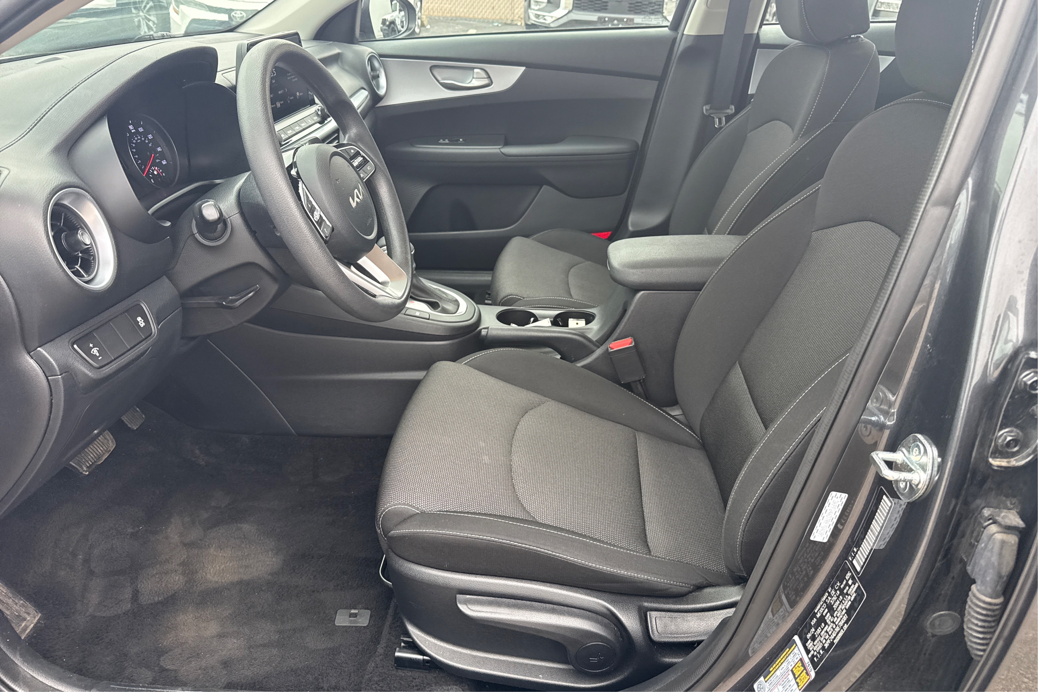 2024 Kia Forte LXS's photo