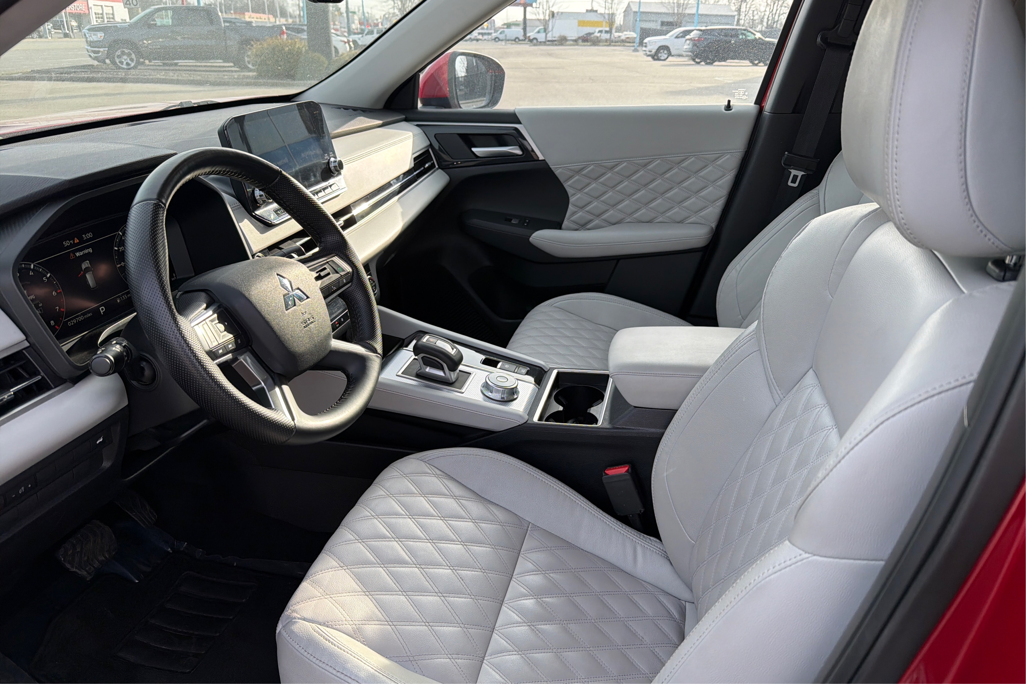 2024 Mitsubishi Outlander SEL's photo