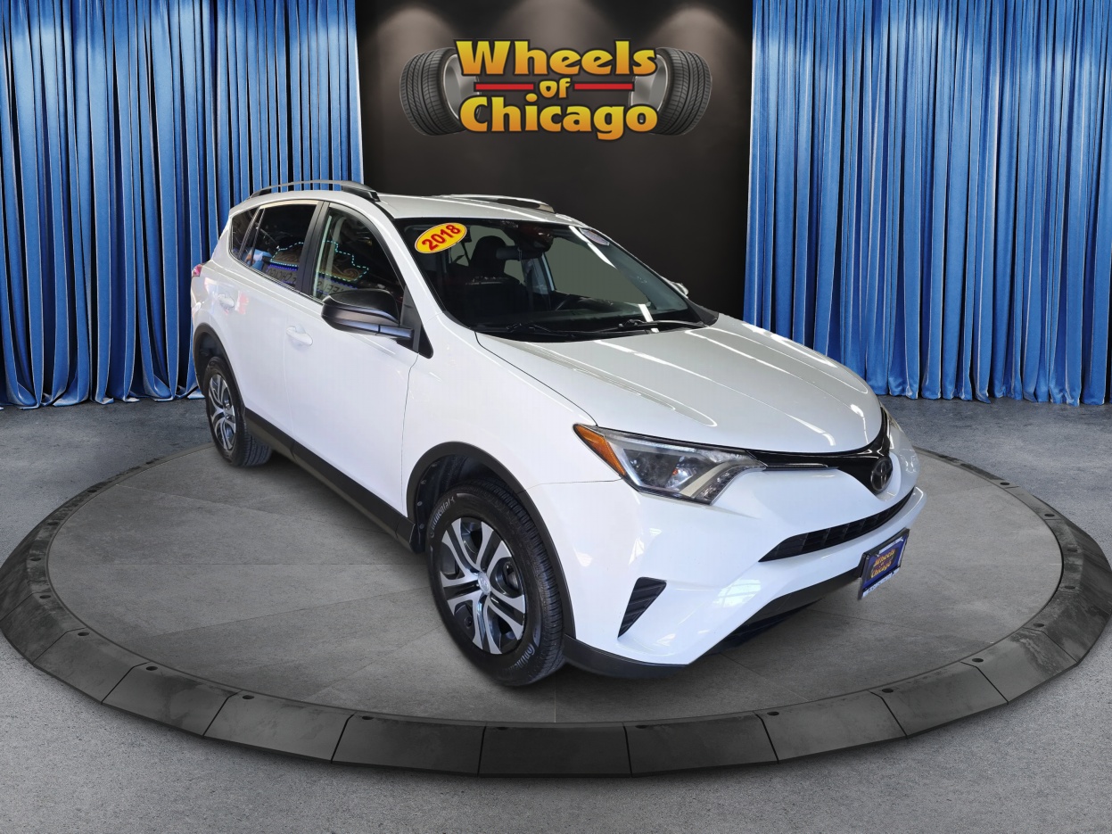 2018 Toyota RAV4 LE's photo