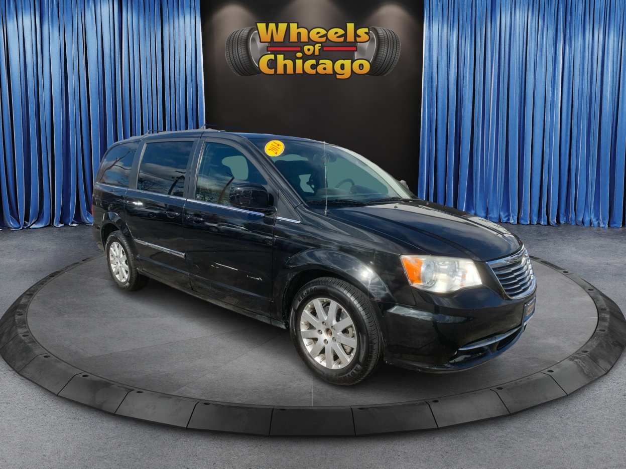 2014 Chrysler Town & Country Touring's photo