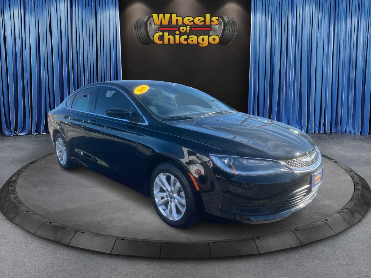 2016 Chrysler 200 LX's photo