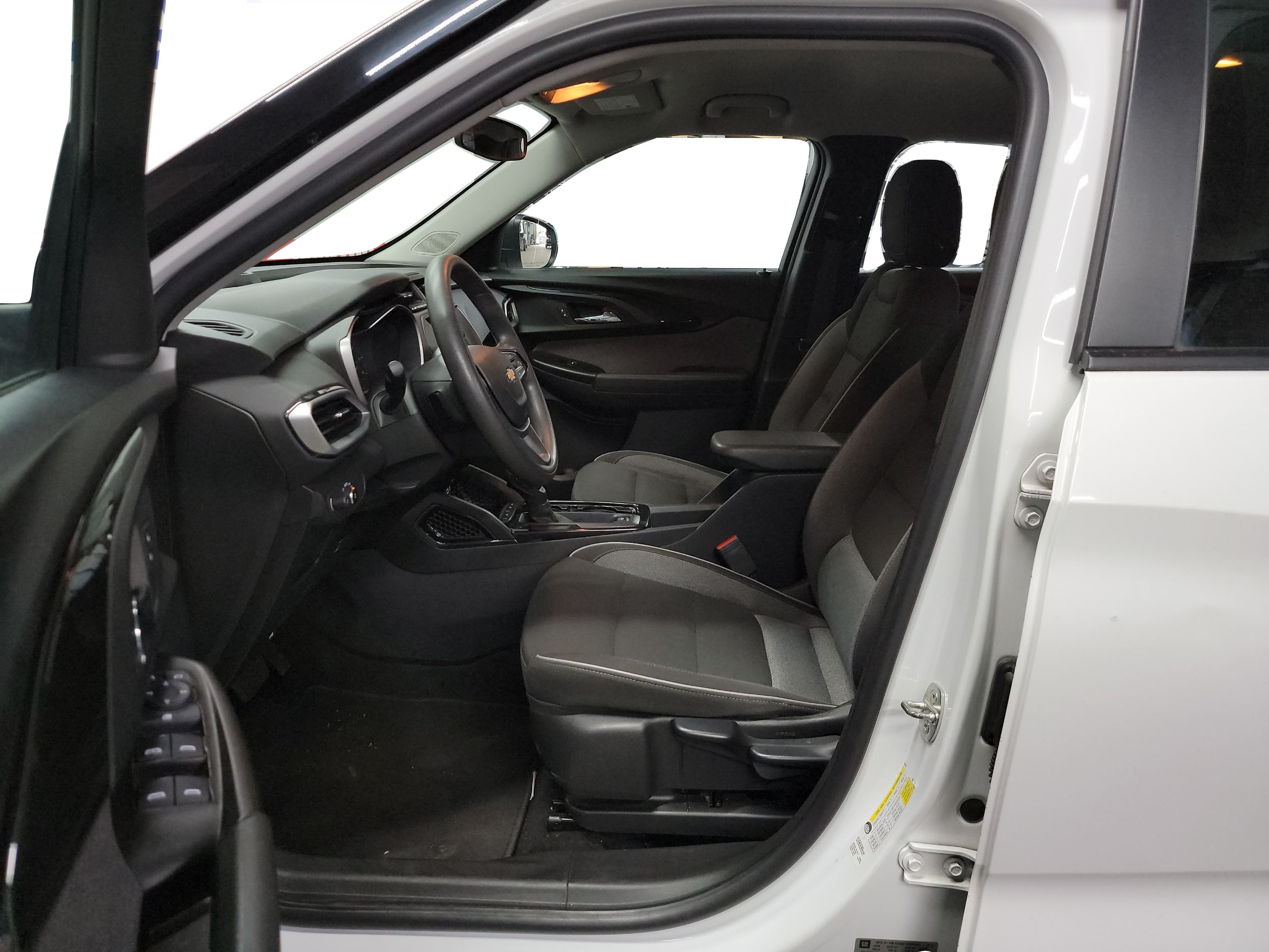 2023 Chevrolet TrailBlazer LS - Photo 9