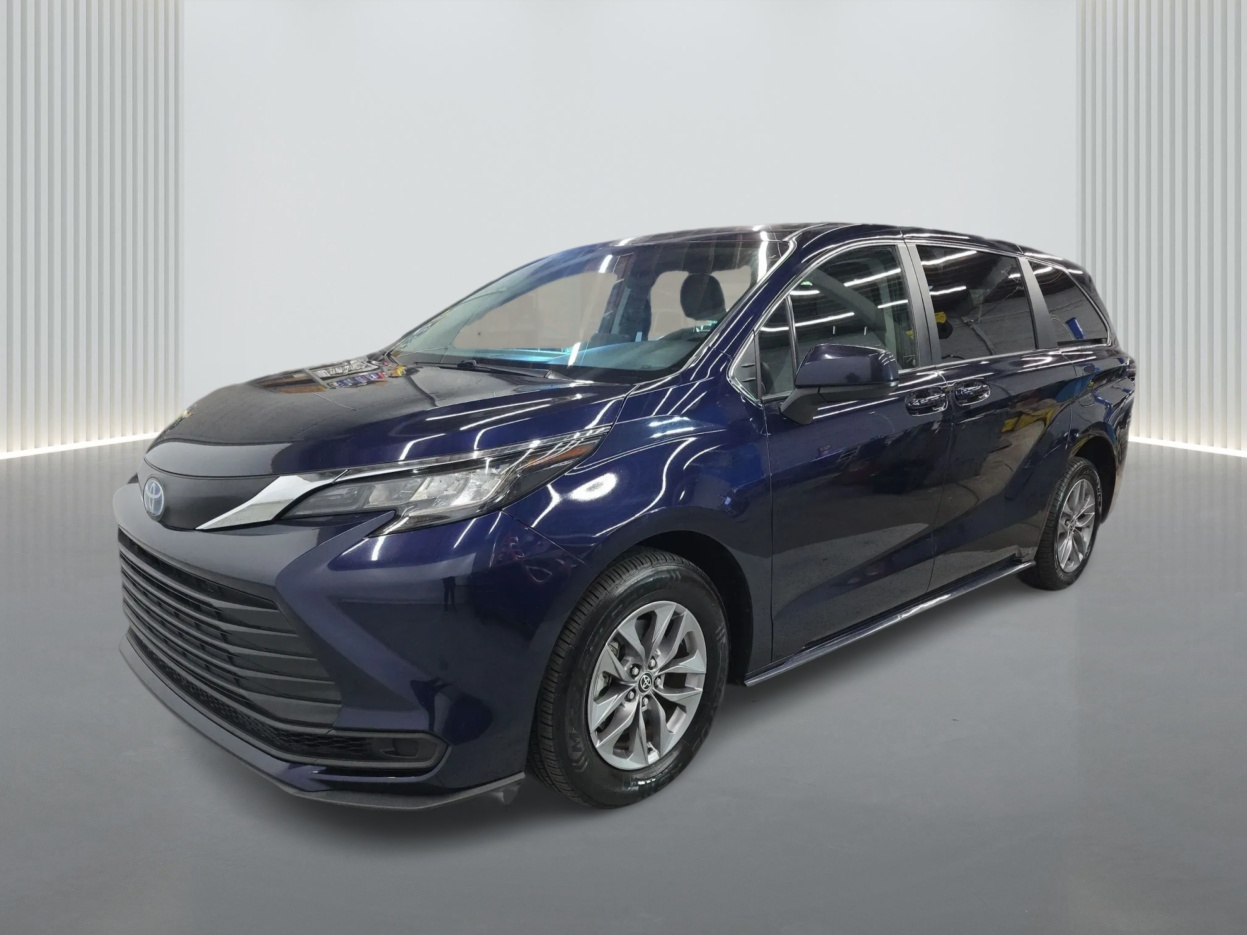 2023 Toyota Sienna LE