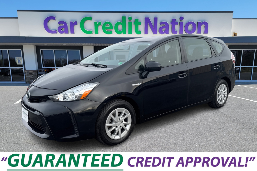 2016 Toyota Prius v Five's photo