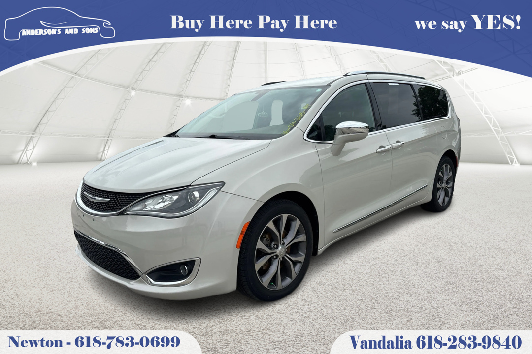 2017 Chrysler Pacifica Limited's photo