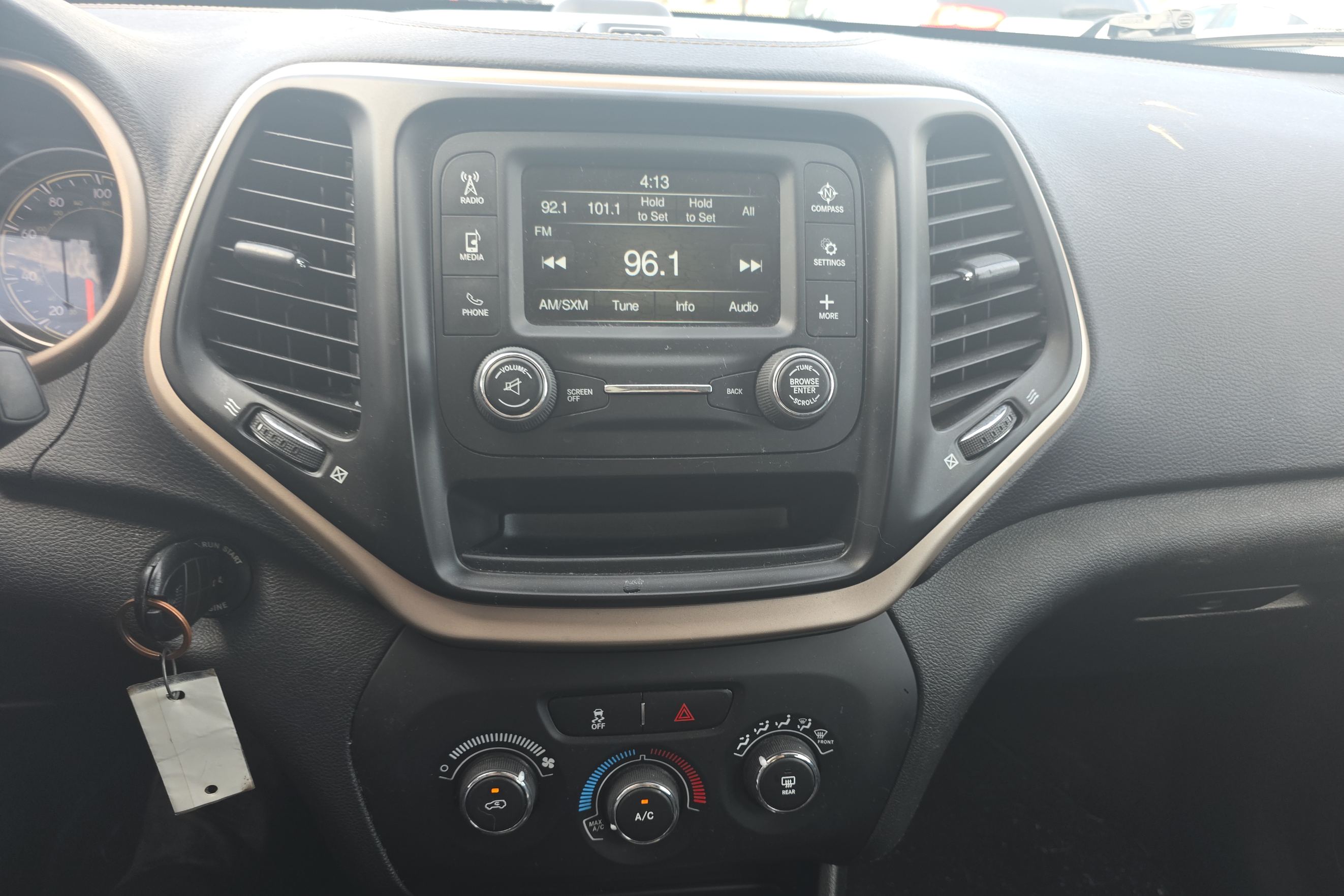 2017 Jeep Cherokee Sport Altitude - Photo 9