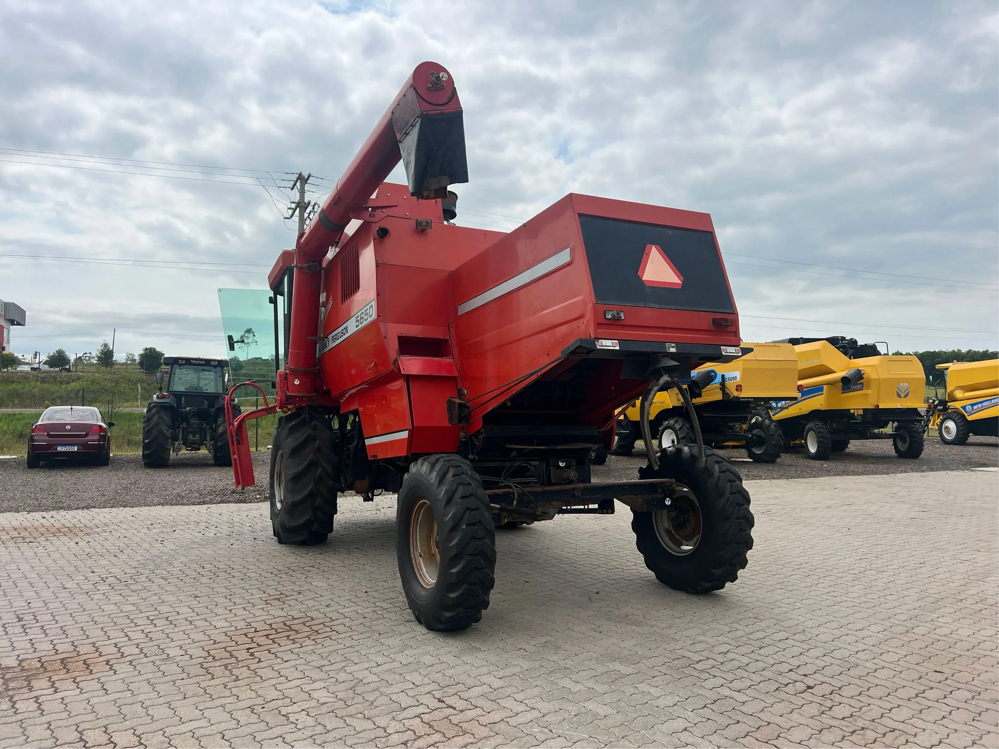 COLHEITADEIRA, 5650, PL18 rígida - Marca: MASSEY FERGUSON - Super