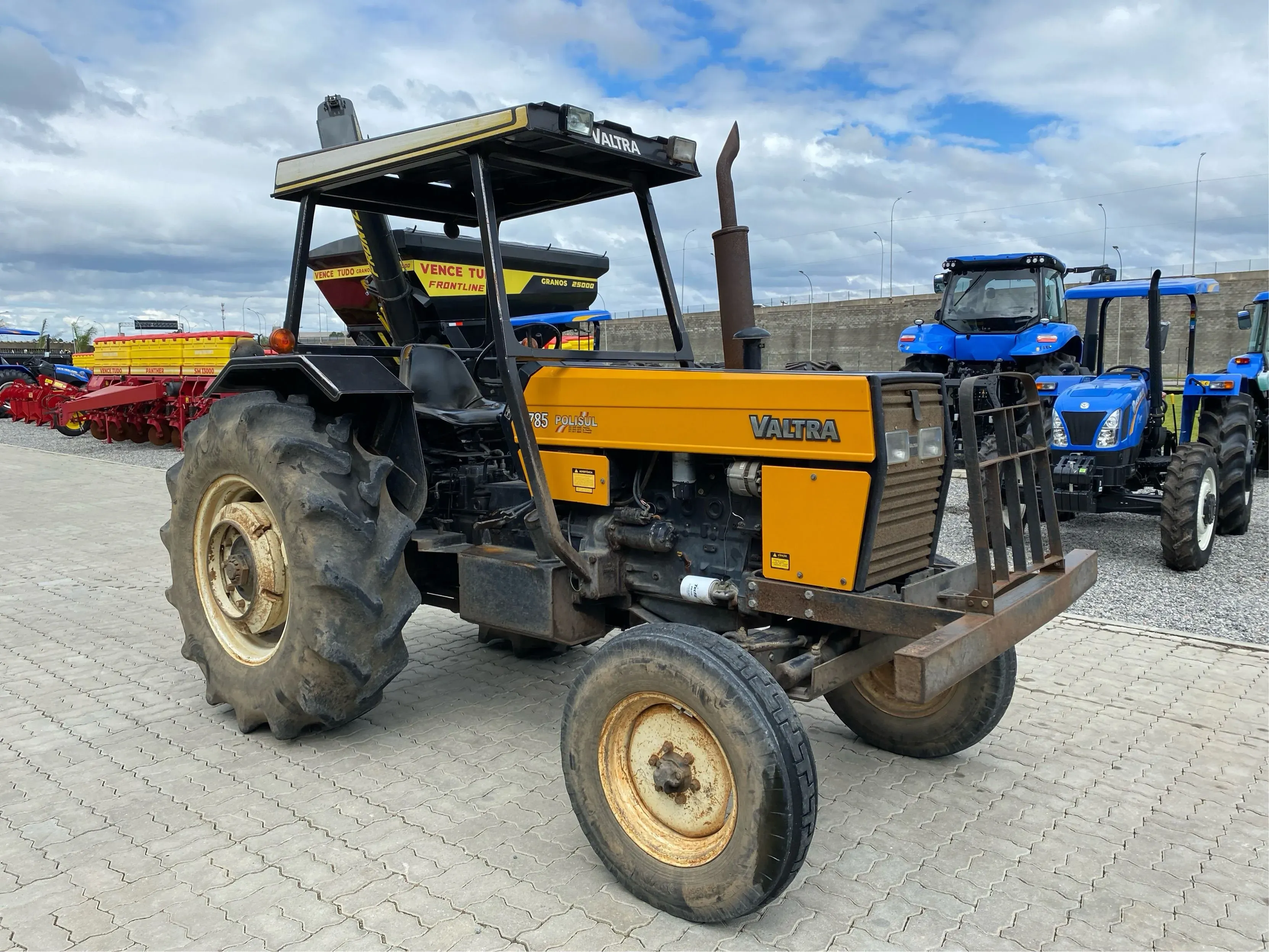 TRATOR, 785 - Marca: VALTRA - Super Tratores