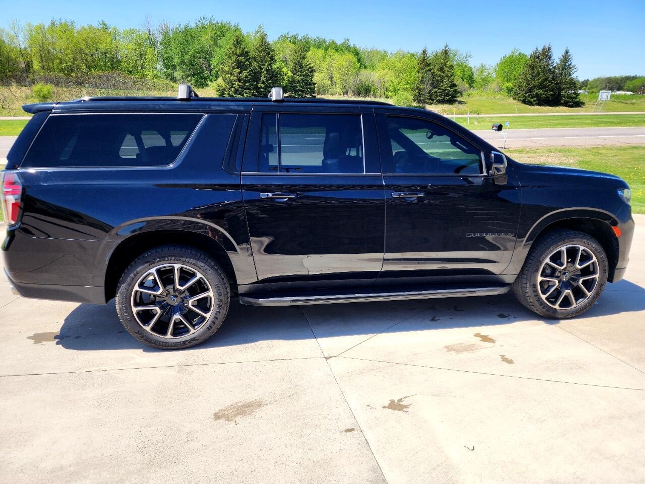 2022 Chevrolet Suburban RST photo 4