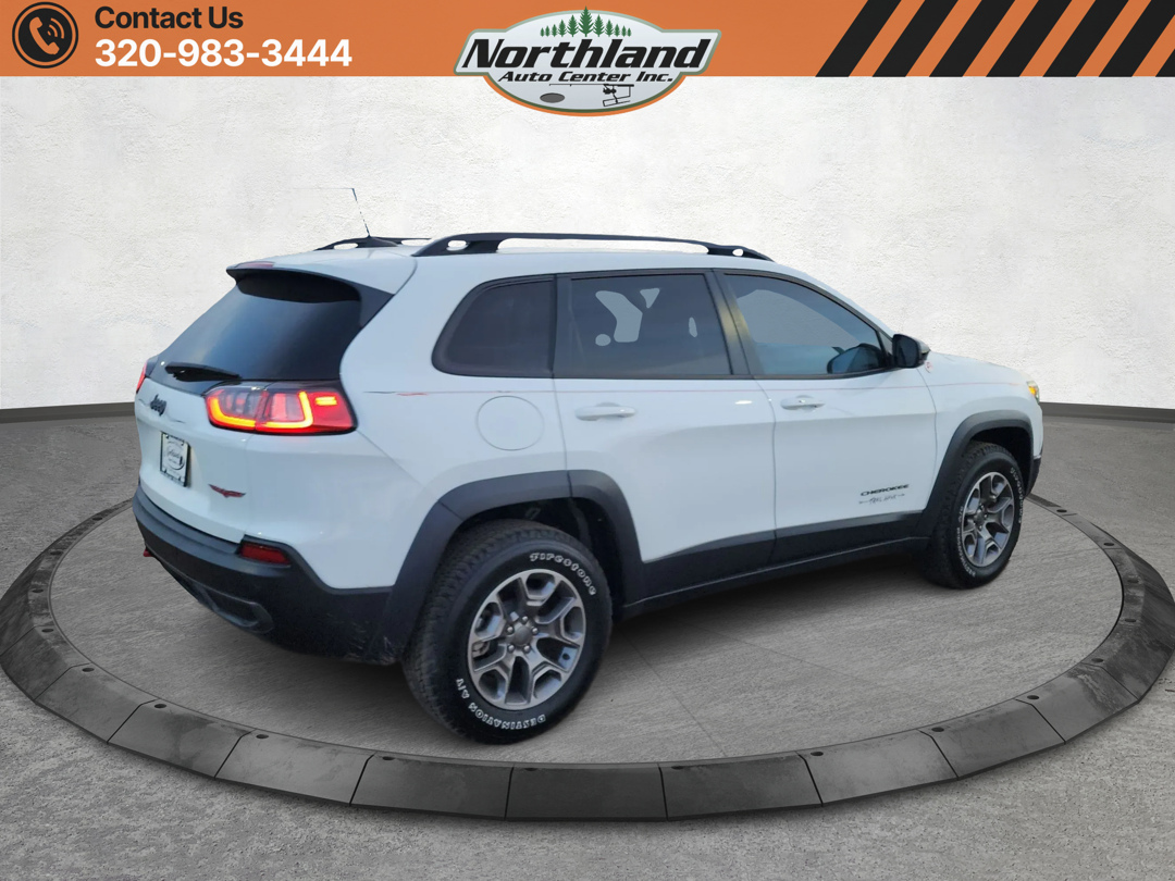2022 Jeep Cherokee Trailhawk photo 2
