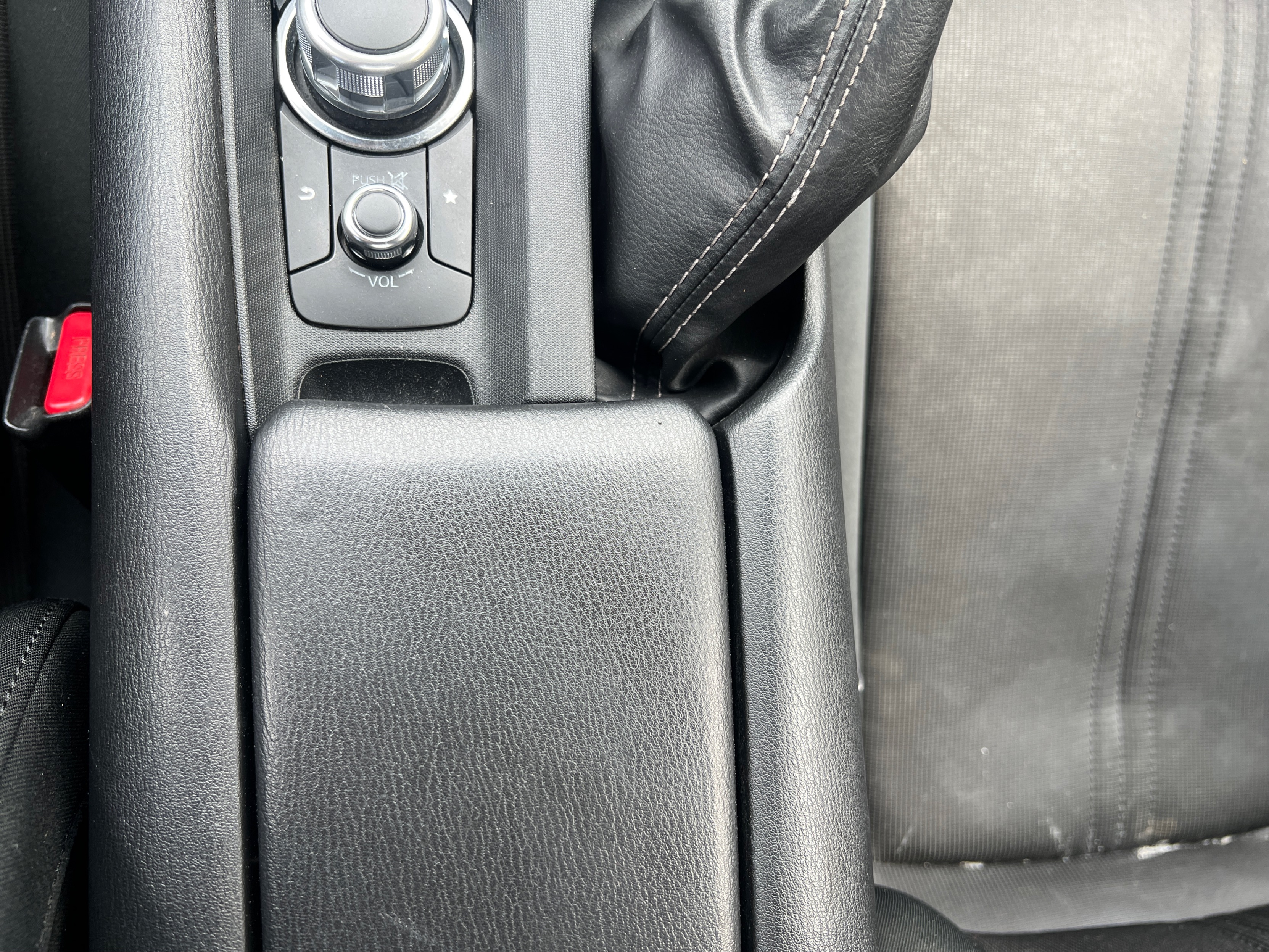 2022 Mazda MX-5 Miata Sport - Photo 17