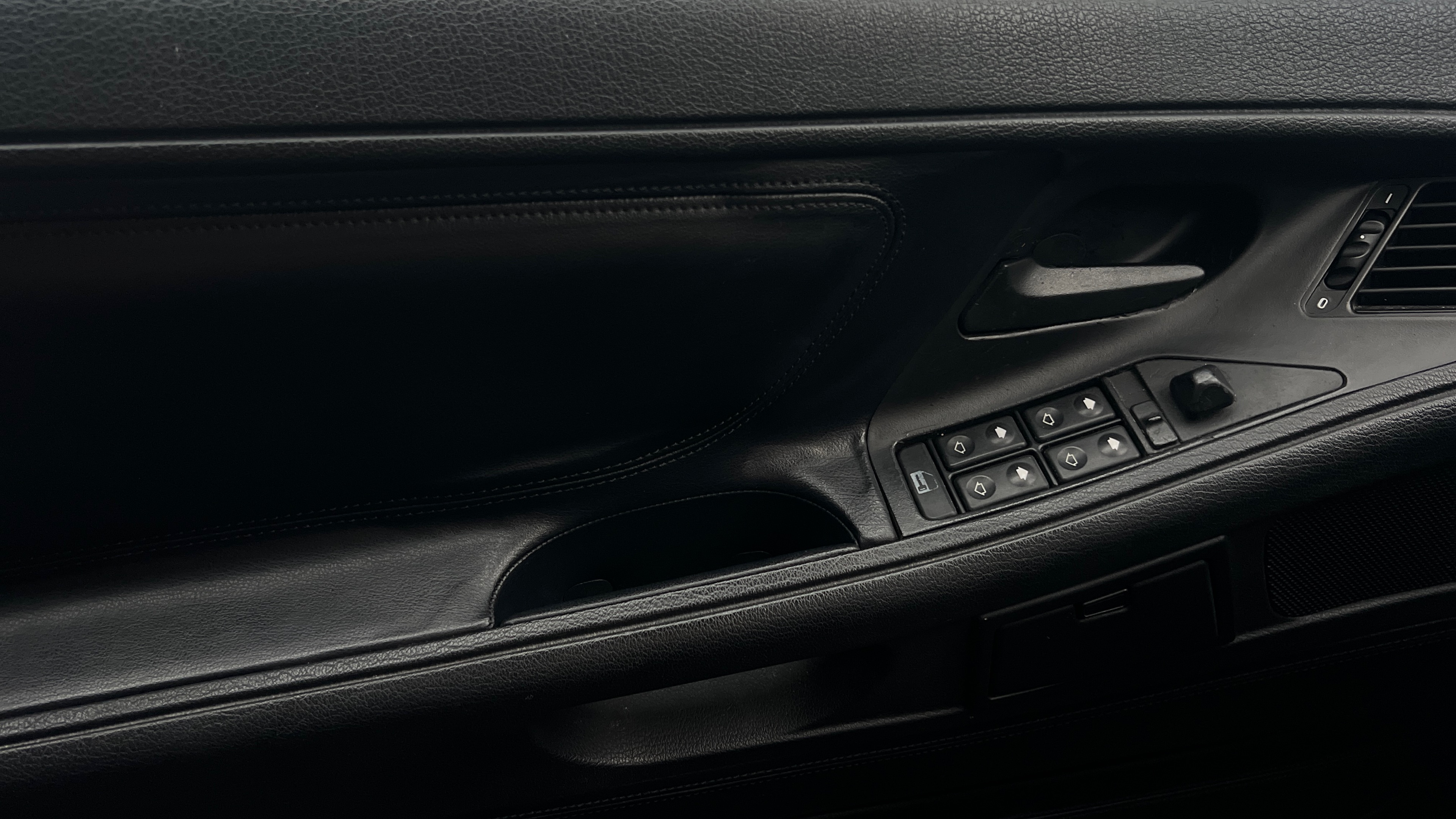 1992 BMW 8 Series - Photo 20