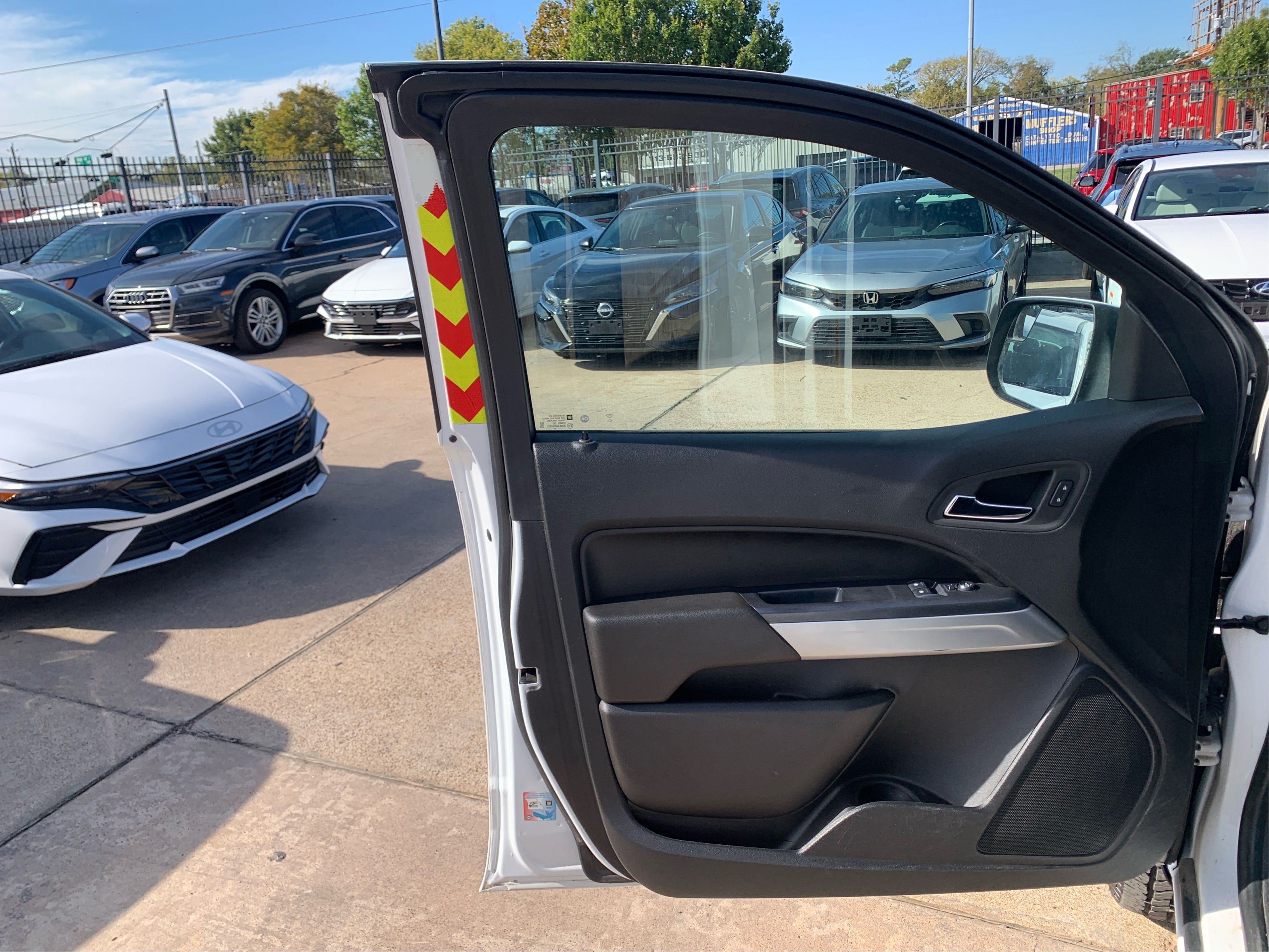2022 Chevrolet Colorado LT - Photo 21