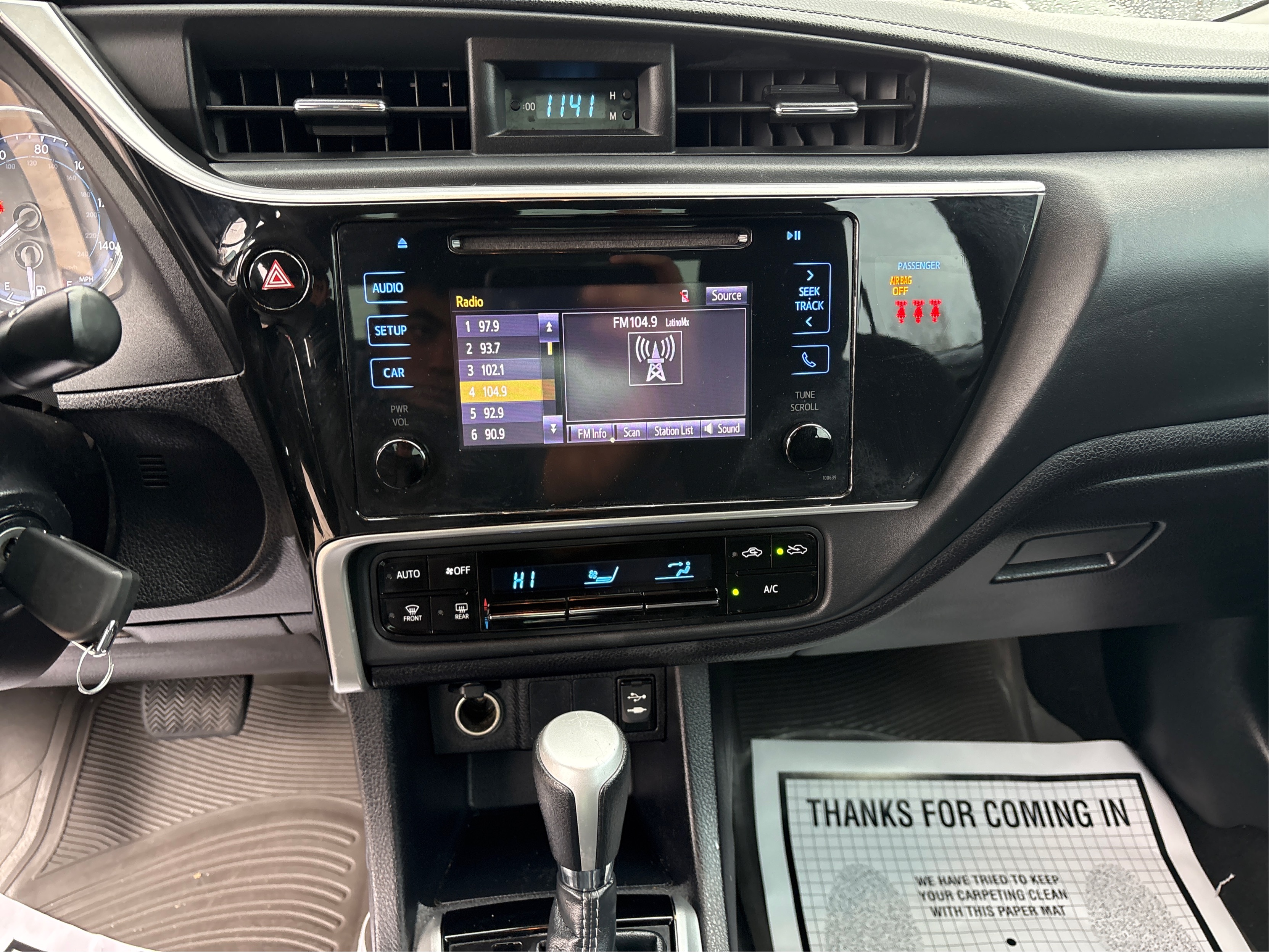 2019 Toyota Corolla LE - Photo 17