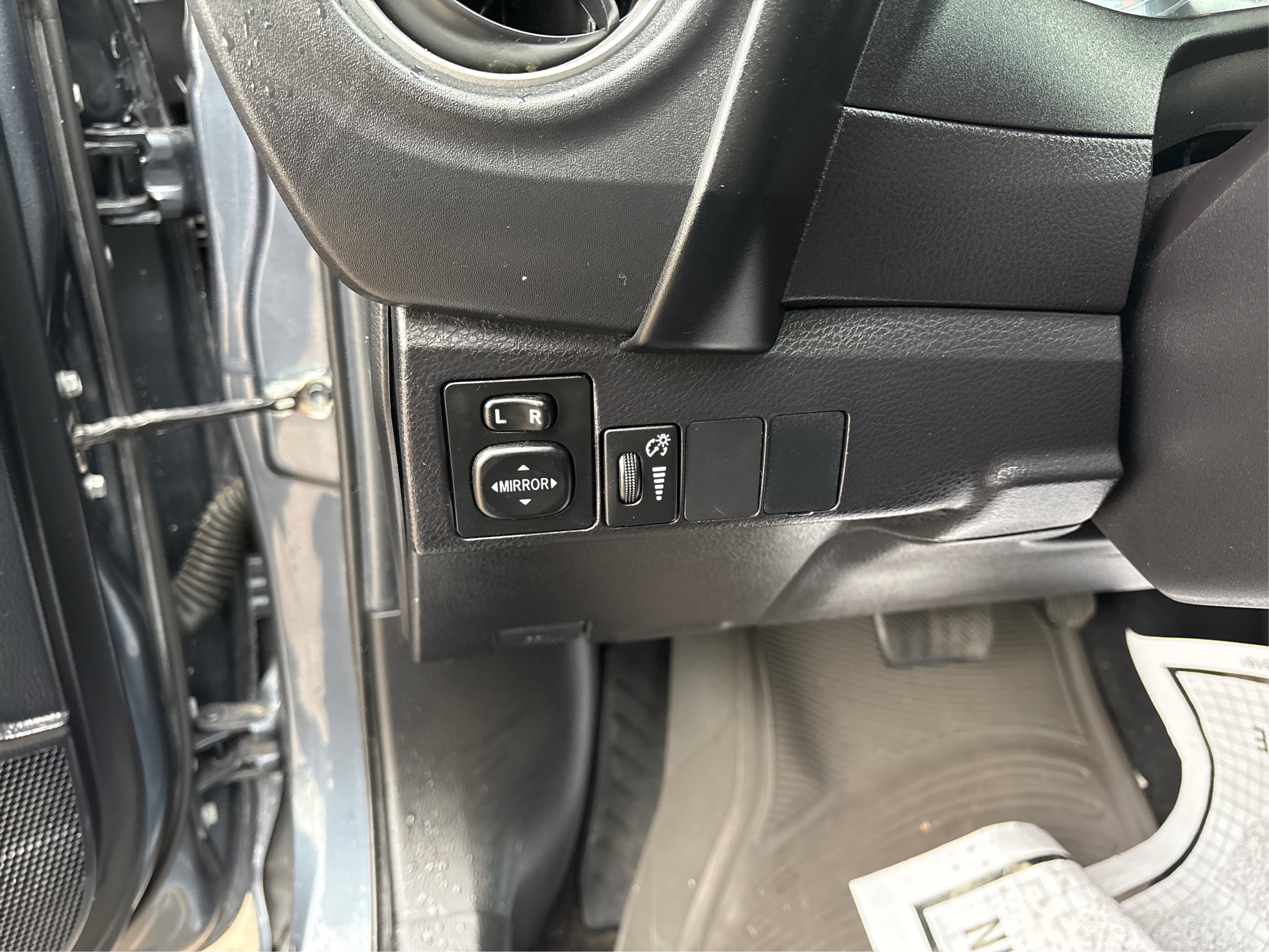 2019 Toyota Corolla LE - Photo 22