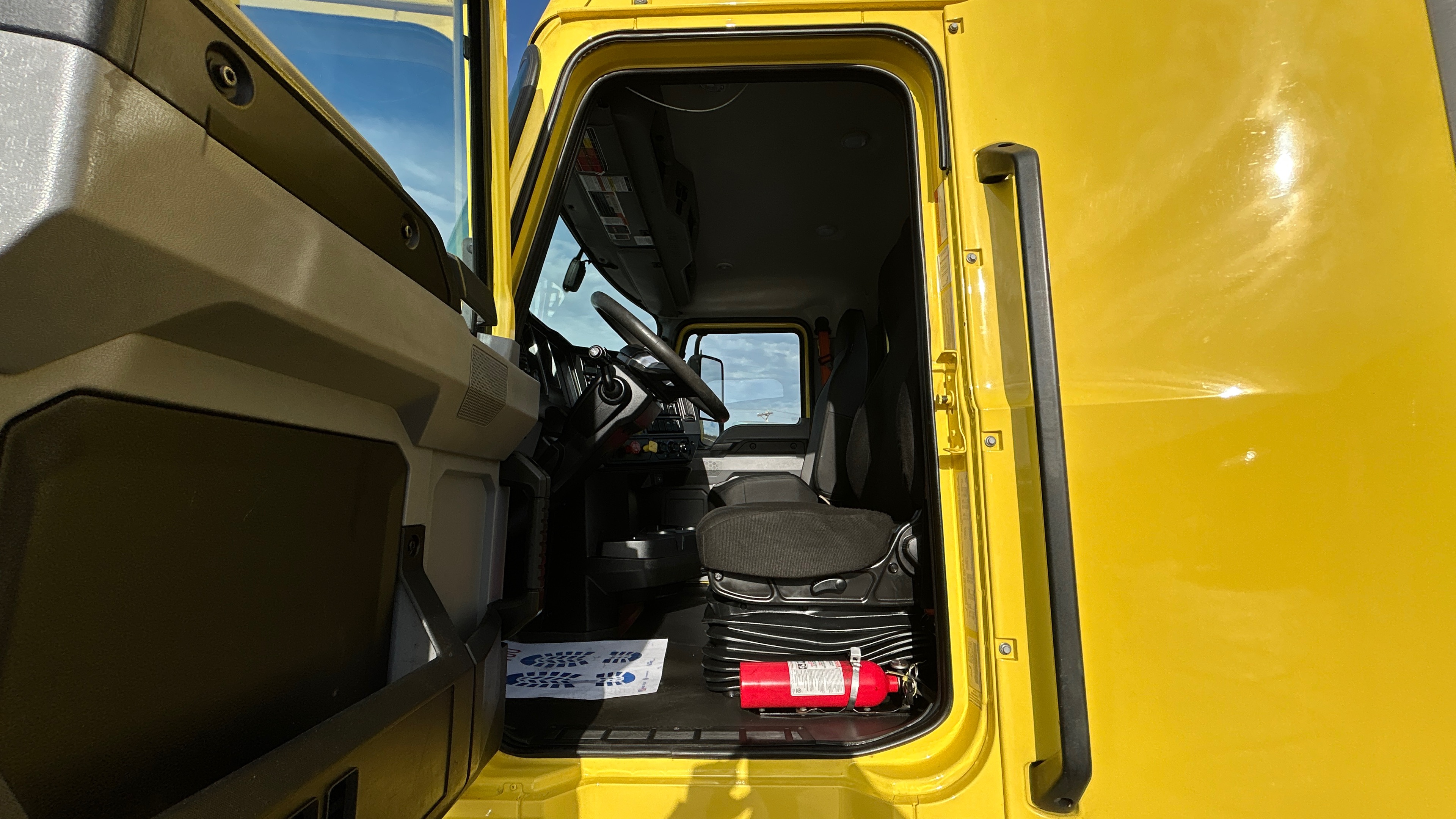 2023 Mack - image 17