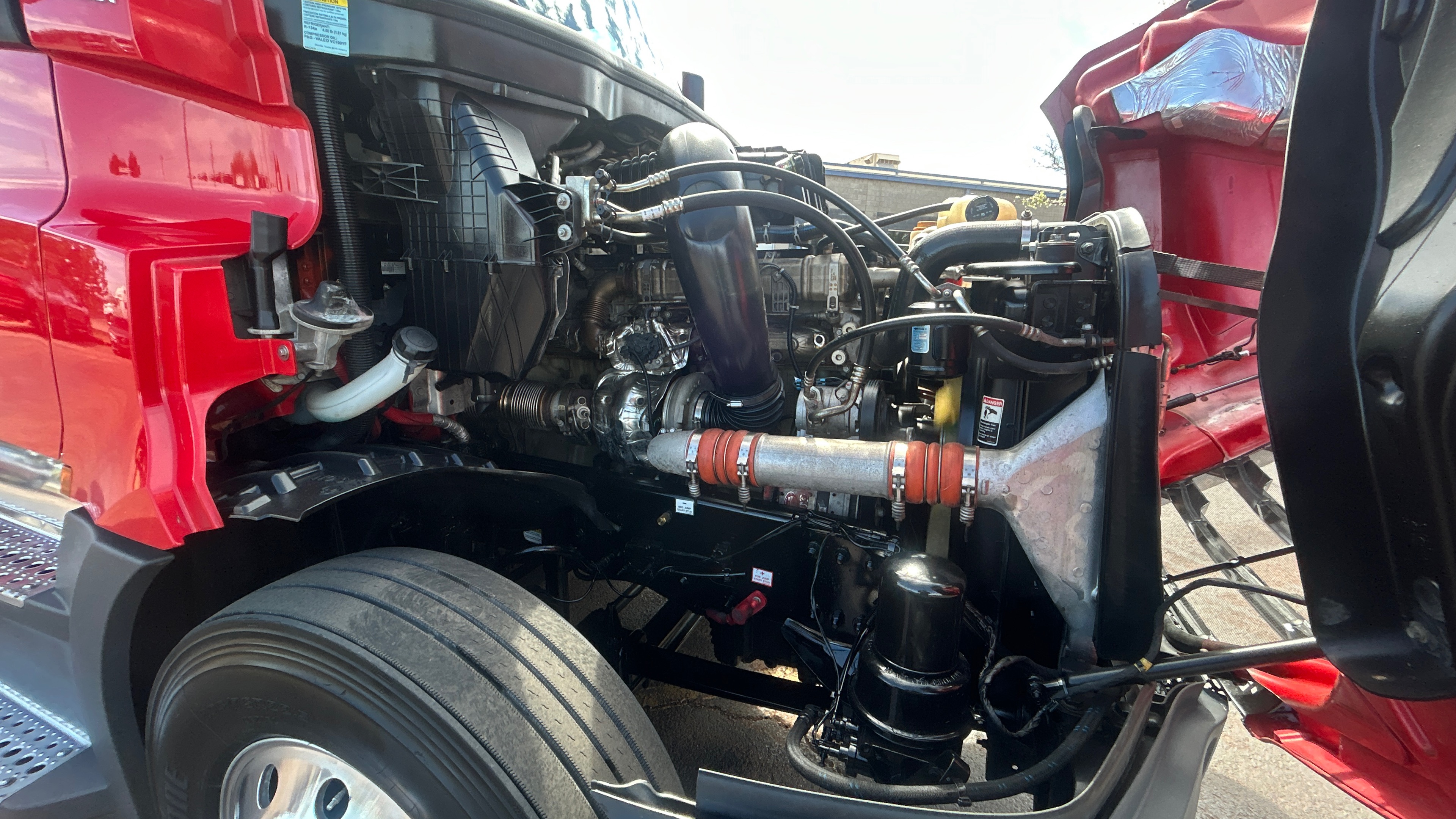 2023 Freightliner Cascadia - image 14