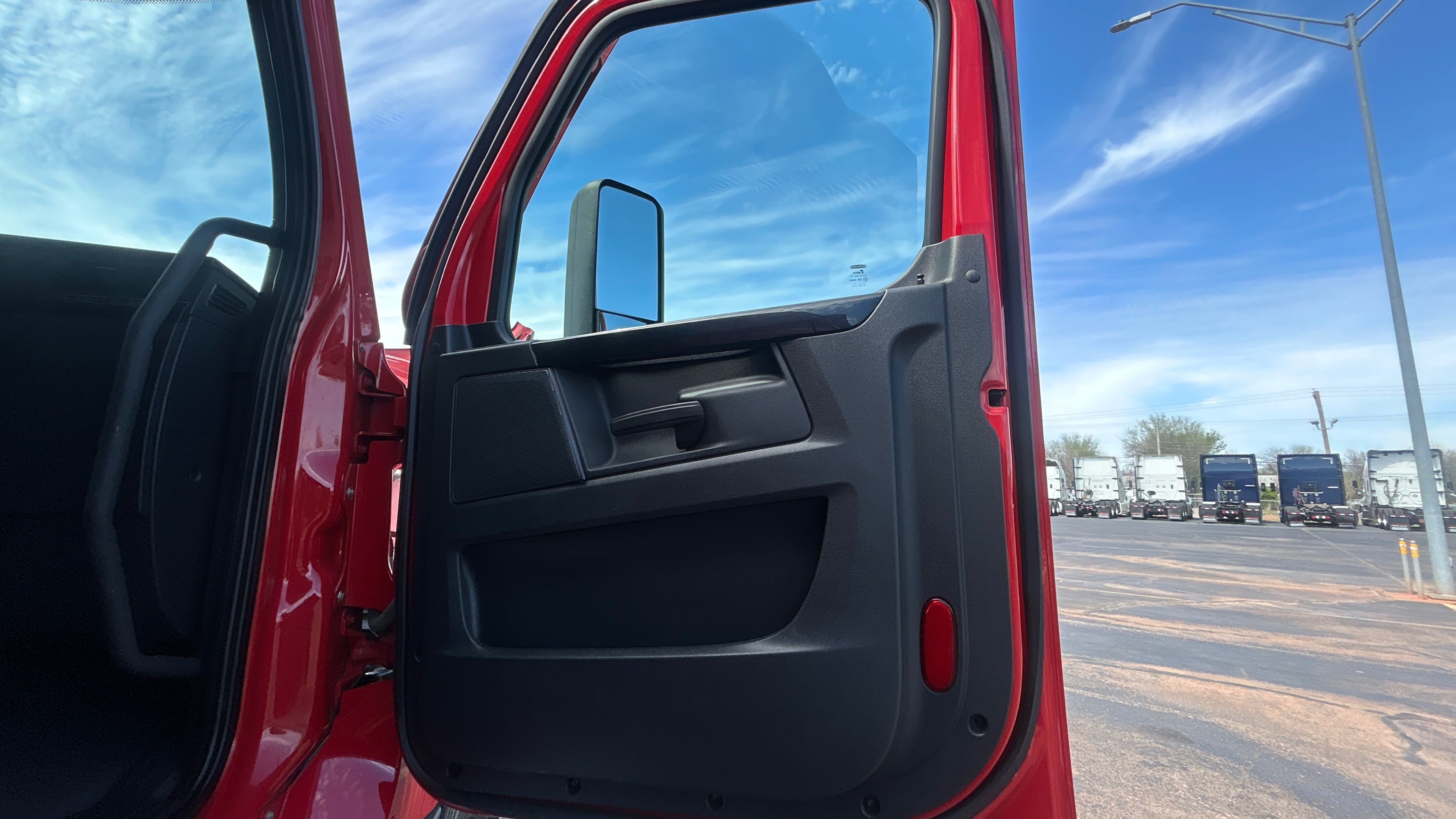 2023 Freightliner Cascadia - image 20