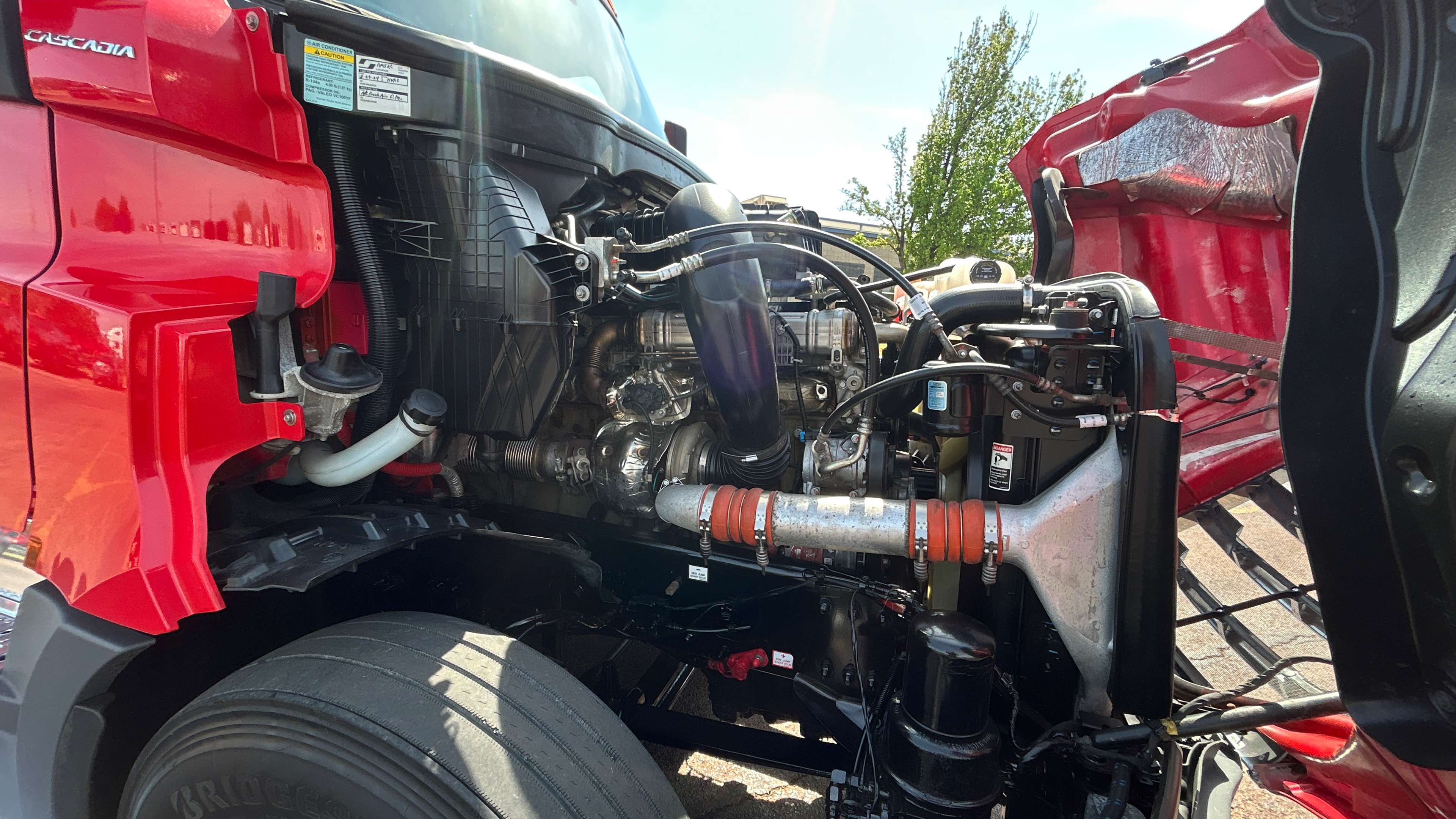 2023 Freightliner Cascadia - image 26