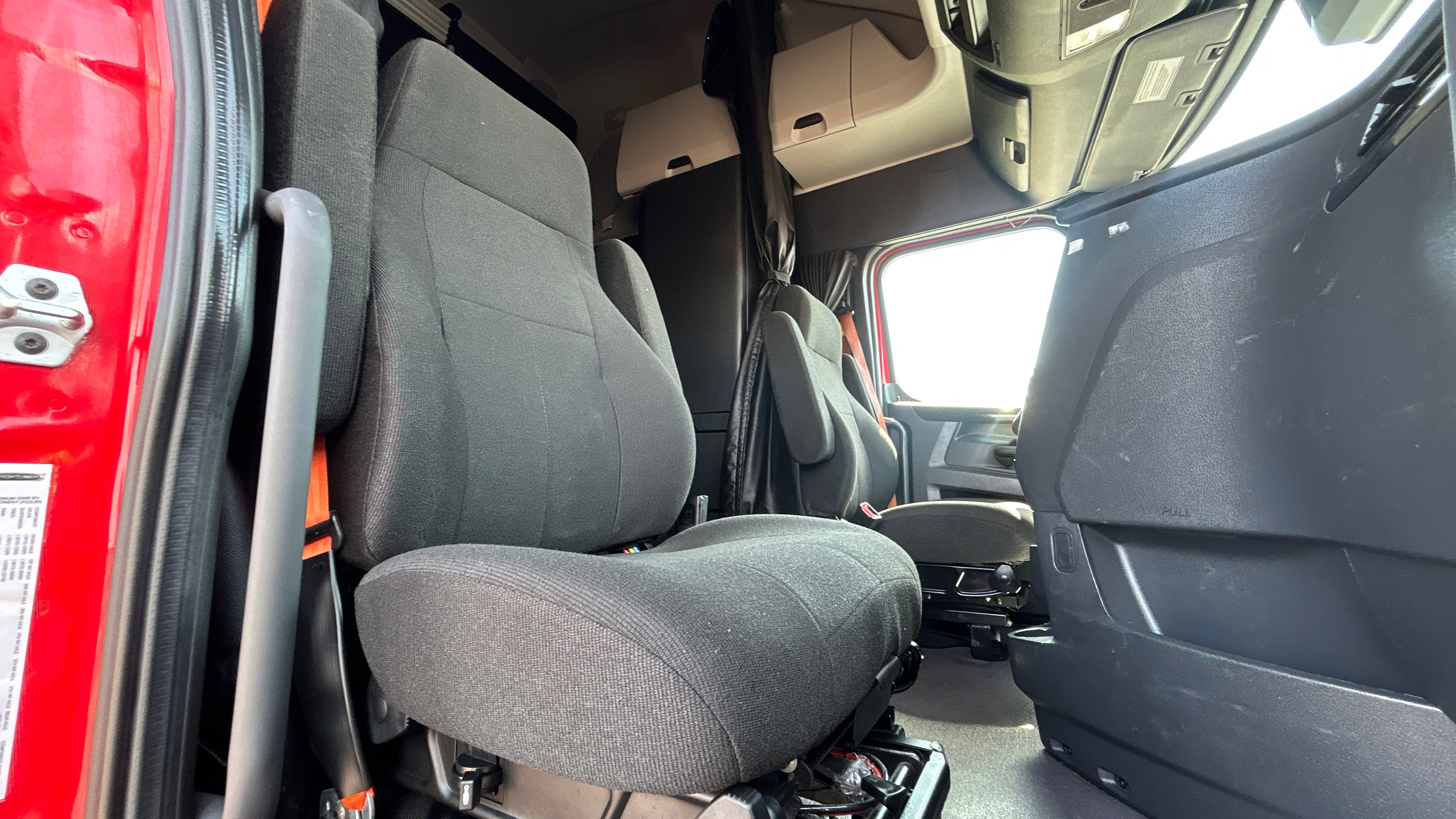 2023 Freightliner Cascadia - image 34