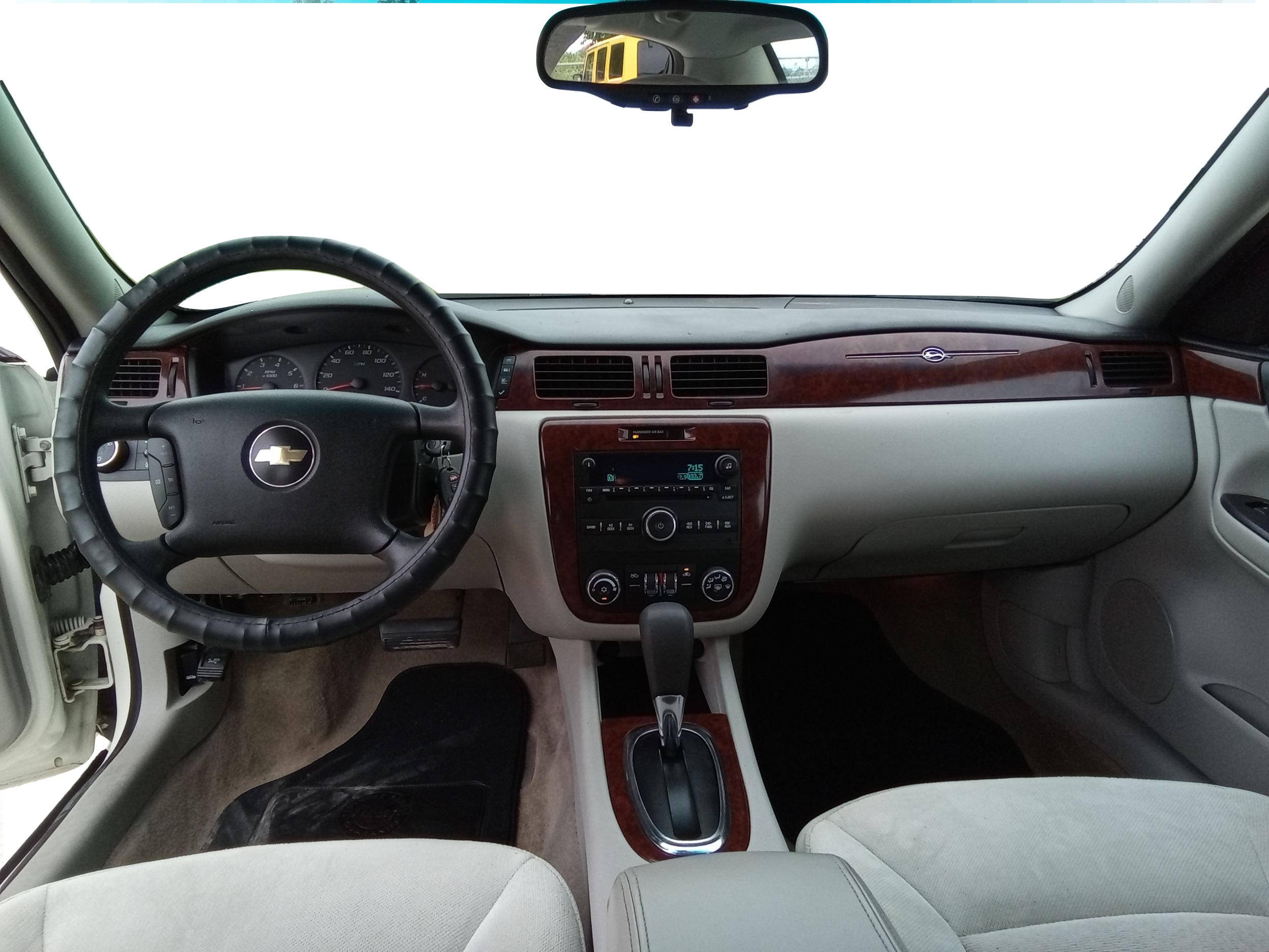 Neighborhood Autos, LLC - Used vehicle - Sedan CHEVROLET IMPALA 2009