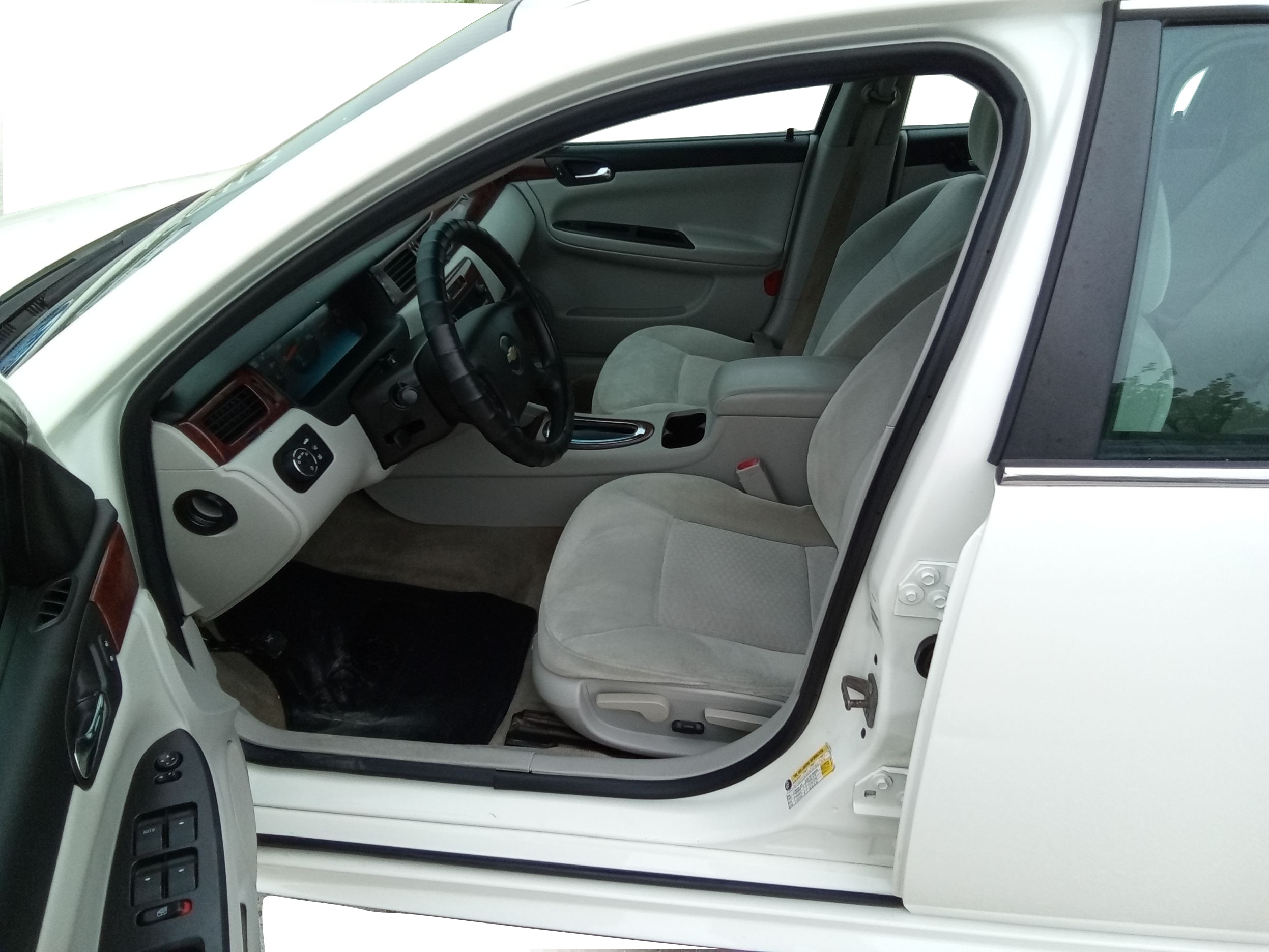 Neighborhood Autos, LLC - Used vehicle - Sedan CHEVROLET IMPALA 2009