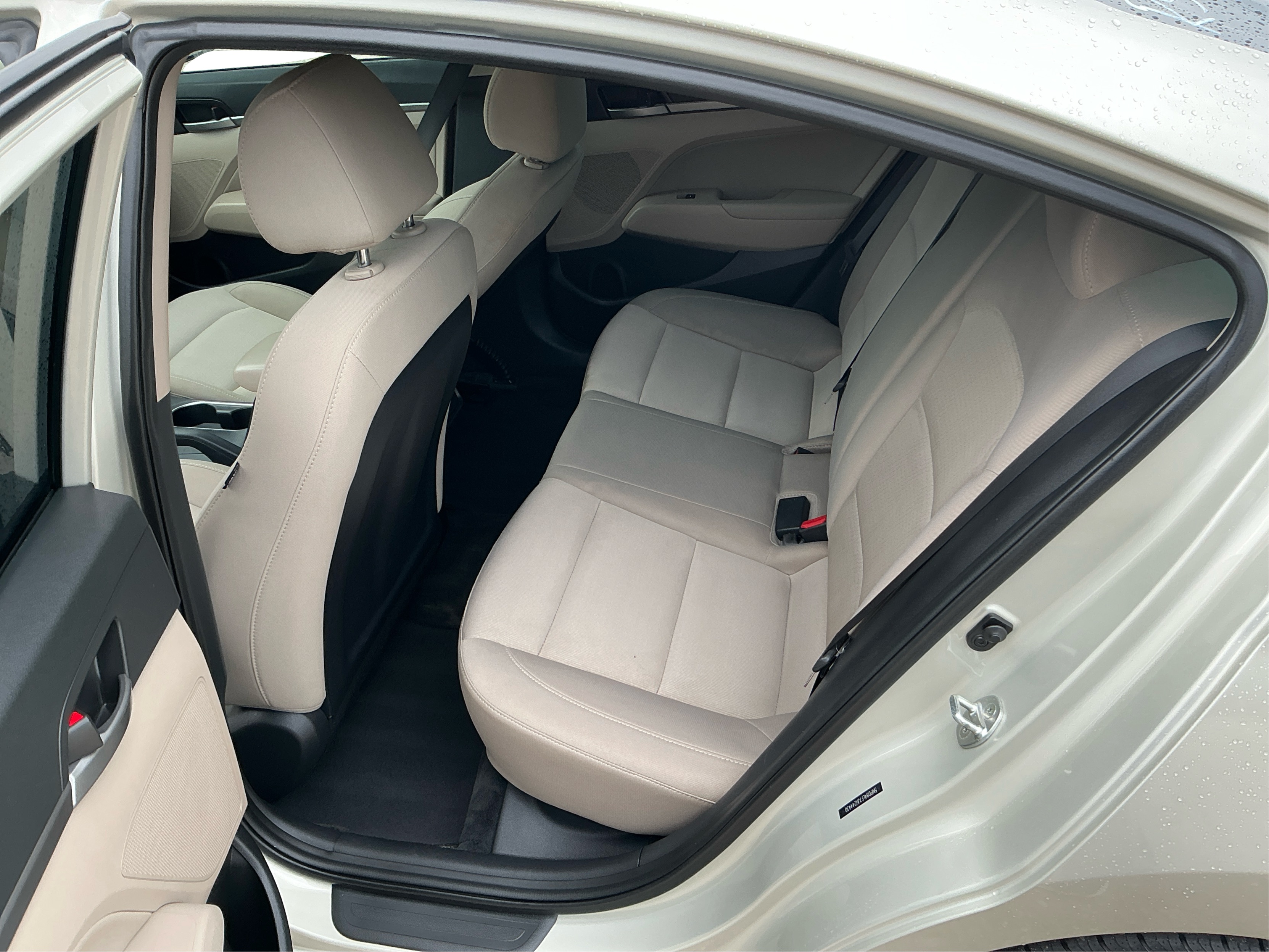 Neighborhood Autos, LLC - Used vehicle - Sedan HYUNDAI ELANTRA 2018
