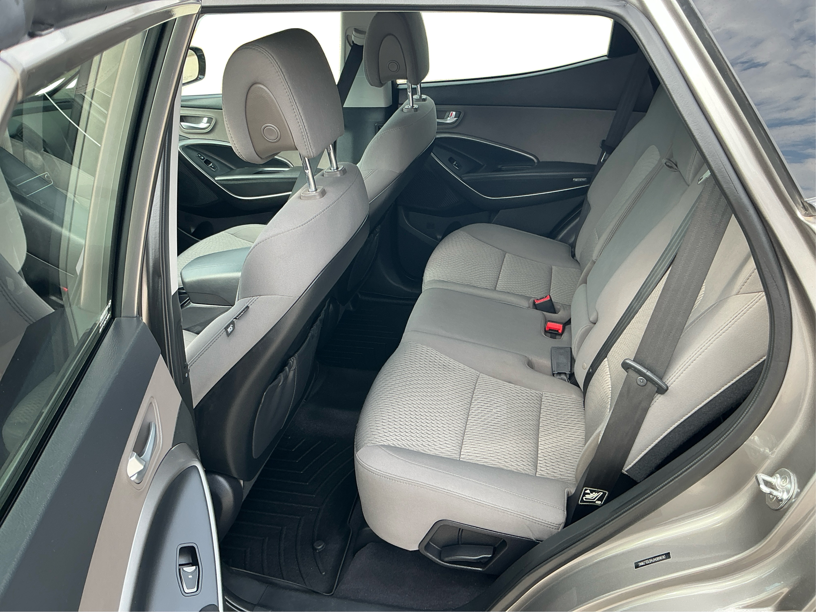 Neighborhood Autos, LLC - Used vehicle - SUV HYUNDAI SANTA FE SPORT 2018