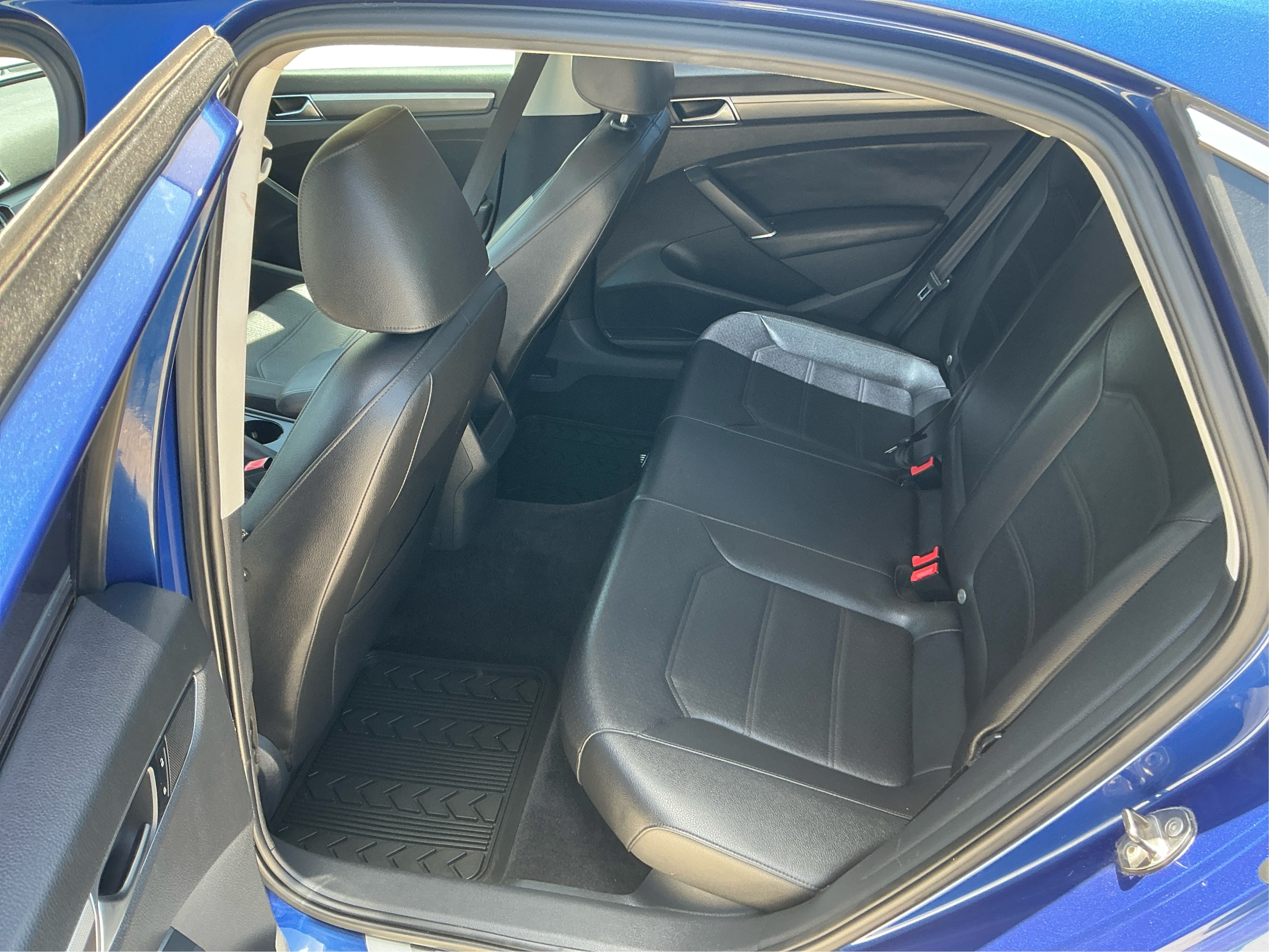 Neighborhood Autos, LLC - Used vehicle - Sedan VOLKSWAGEN PASSAT 2016