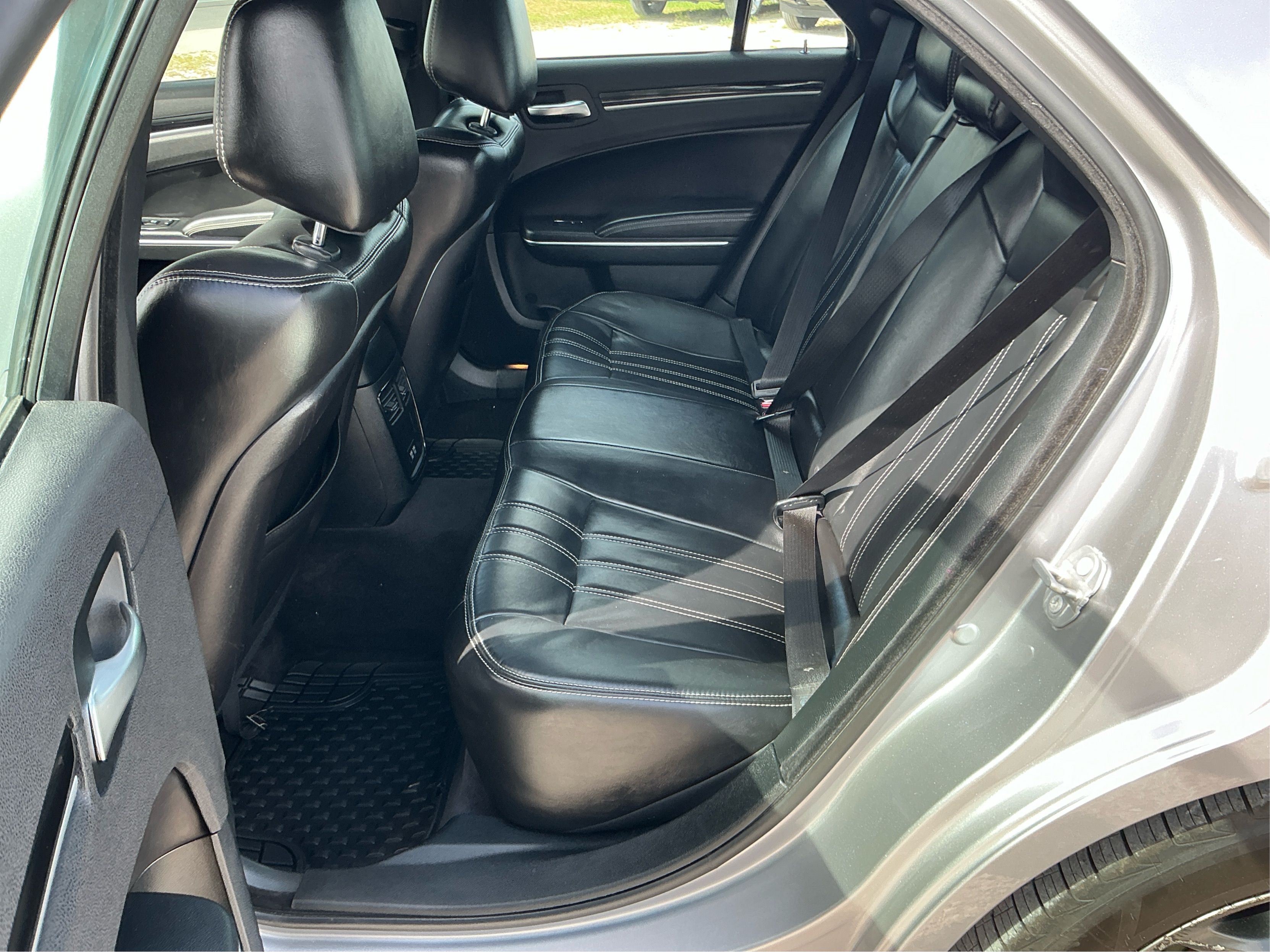 Neighborhood Autos, LLC - Used vehicle - SEDAN CHRYSLER 300 2018