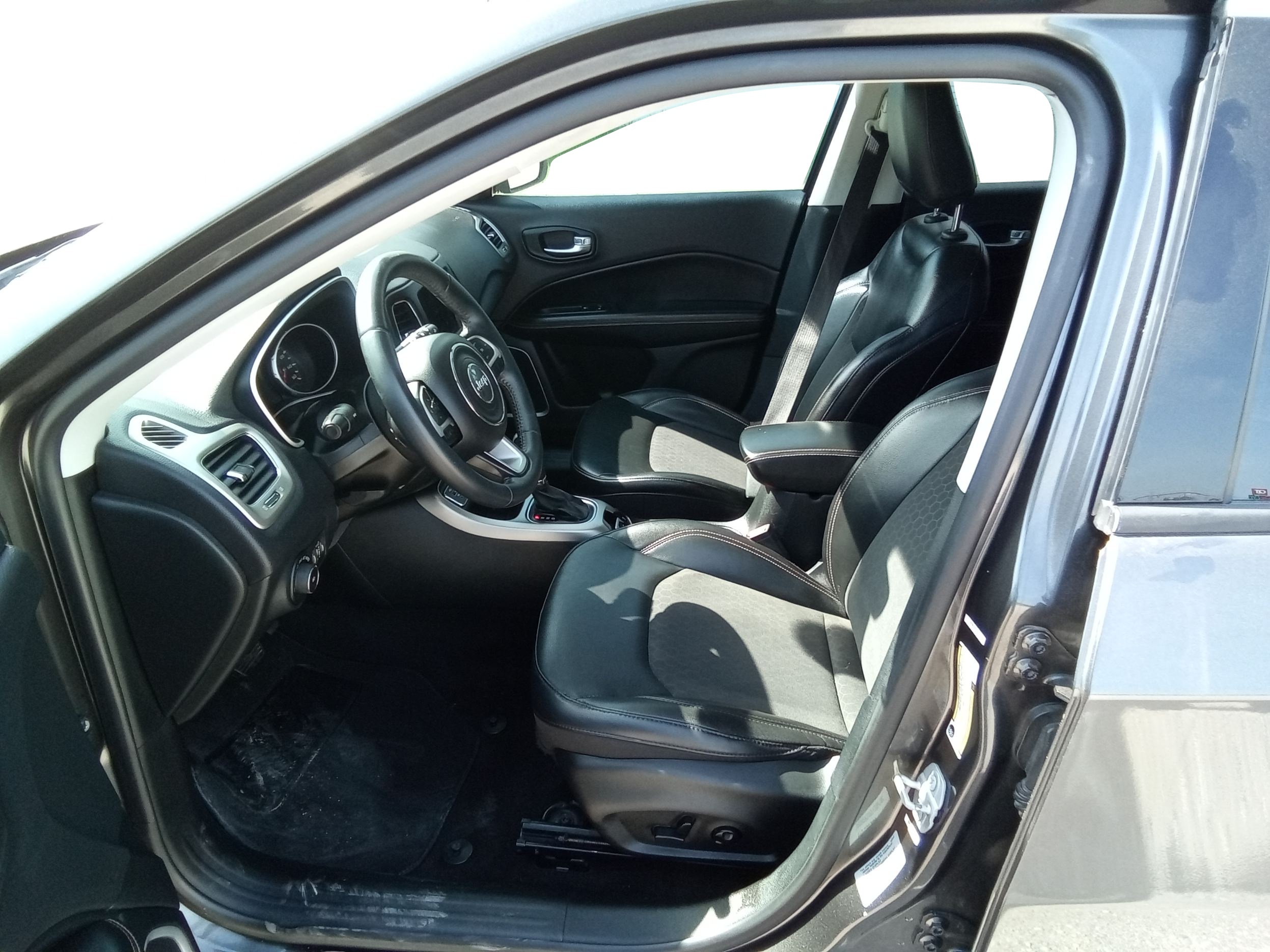 Neighborhood Autos, LLC - Used vehicle - SUV JEEP COMPASS 2017