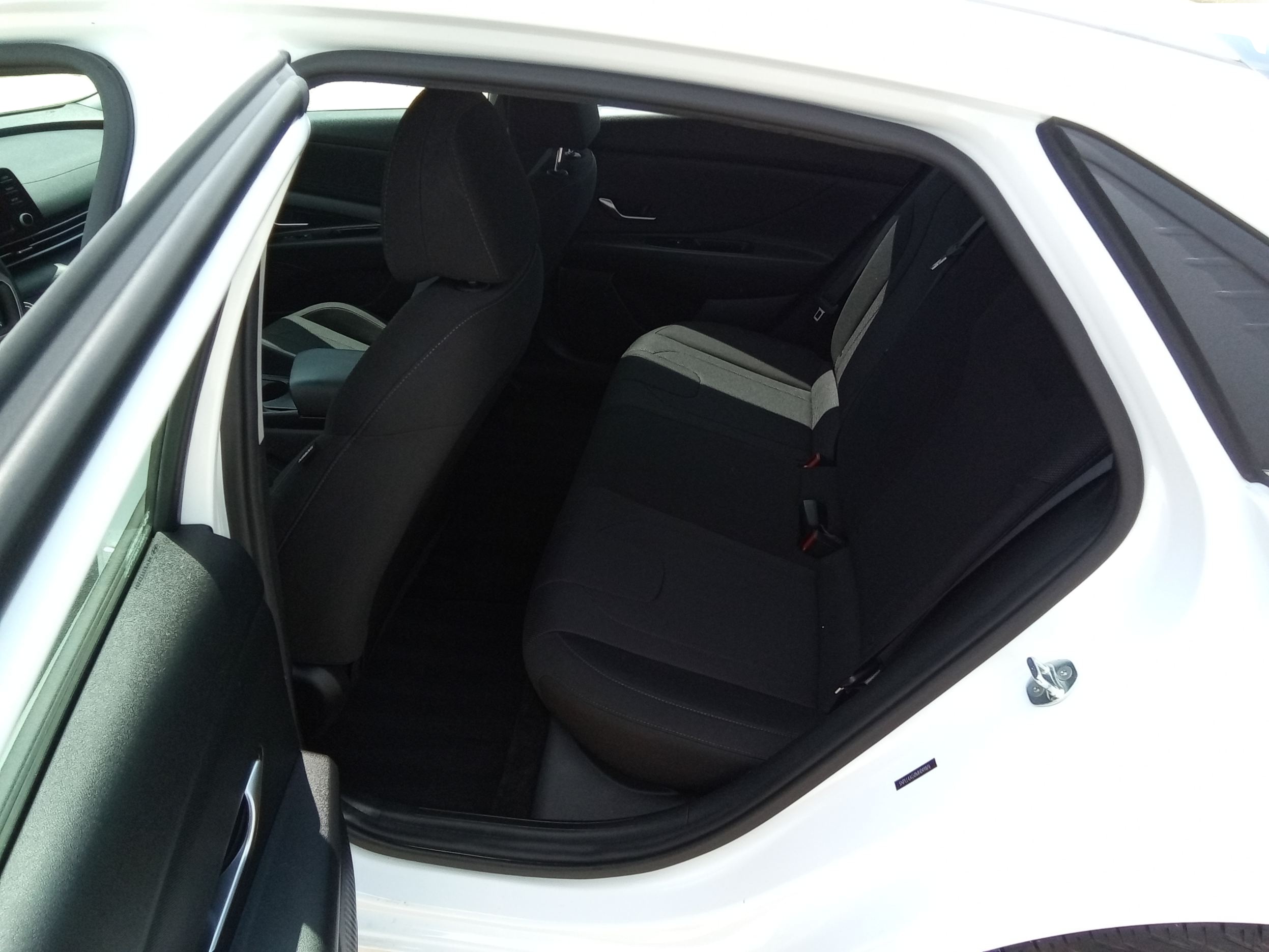 Neighborhood Autos, LLC - Used vehicle - Sedan HYUNDAI ELANTRA 2021