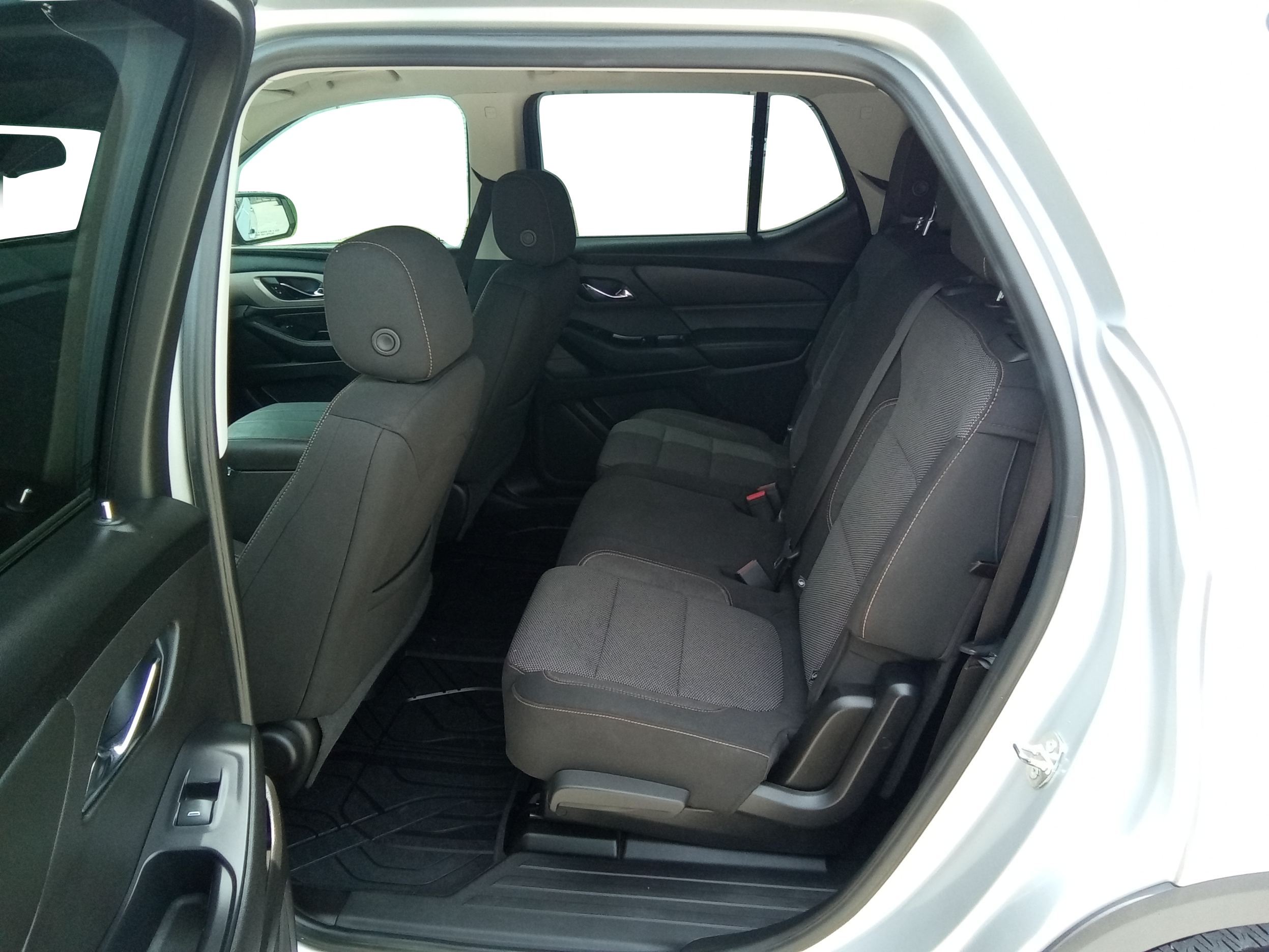 Neighborhood Autos, LLC - Used vehicle - SUV CHEVROLET TRAVERSE 2018