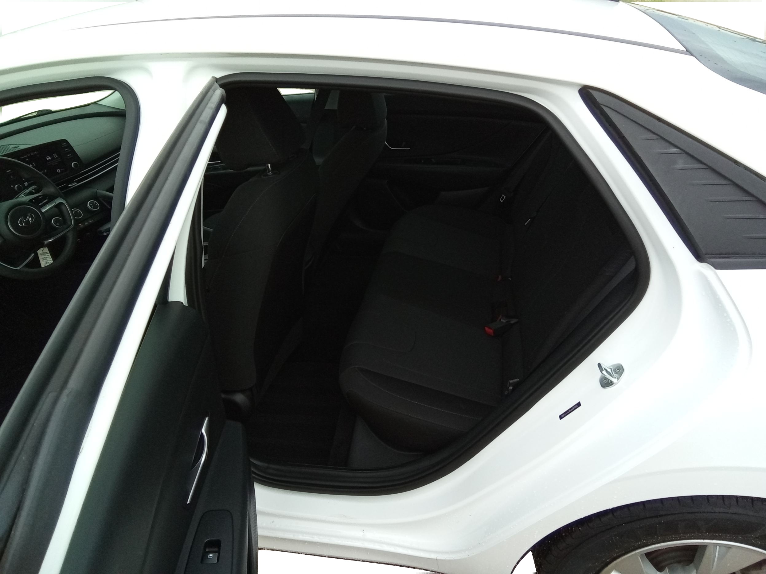 Neighborhood Autos, LLC - Used vehicle - Sedan HYUNDAI ELANTRA 2021