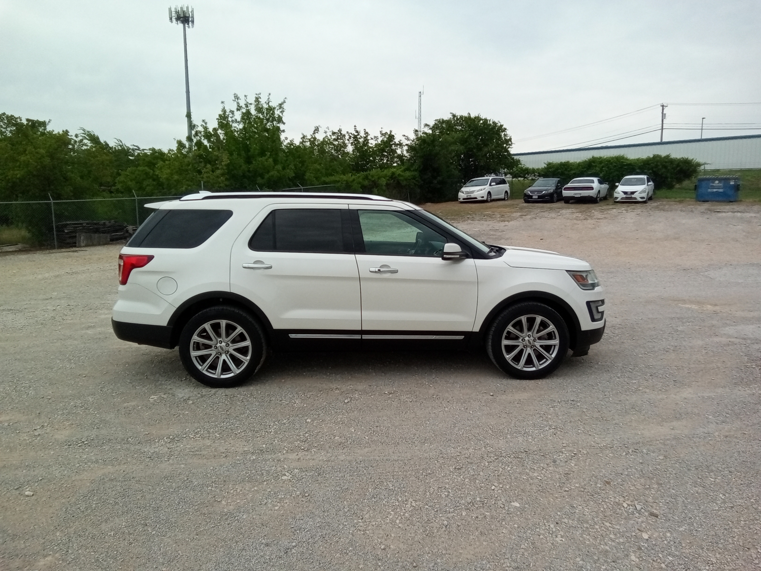 Neighborhood Autos, LLC - Used vehicle - SUV FORD EXPLORER 2016