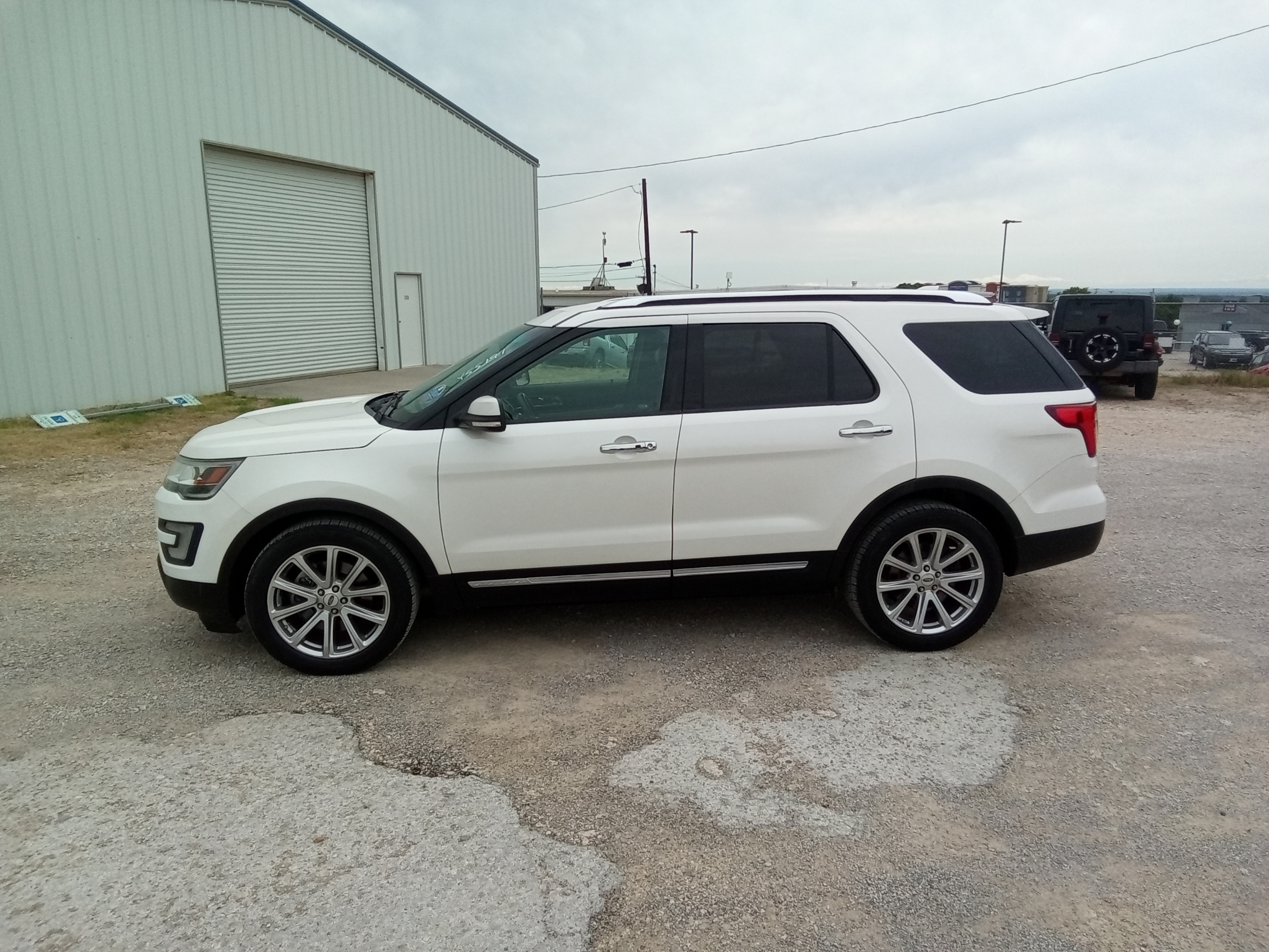 Neighborhood Autos, LLC - Used vehicle - SUV FORD EXPLORER 2016