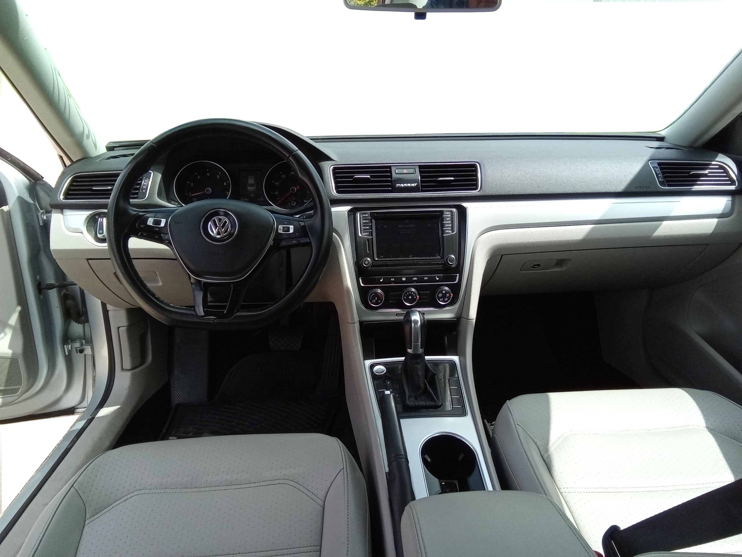 Neighborhood Autos, LLC - Used vehicle - Sedan VOLKSWAGEN PASSAT 2019