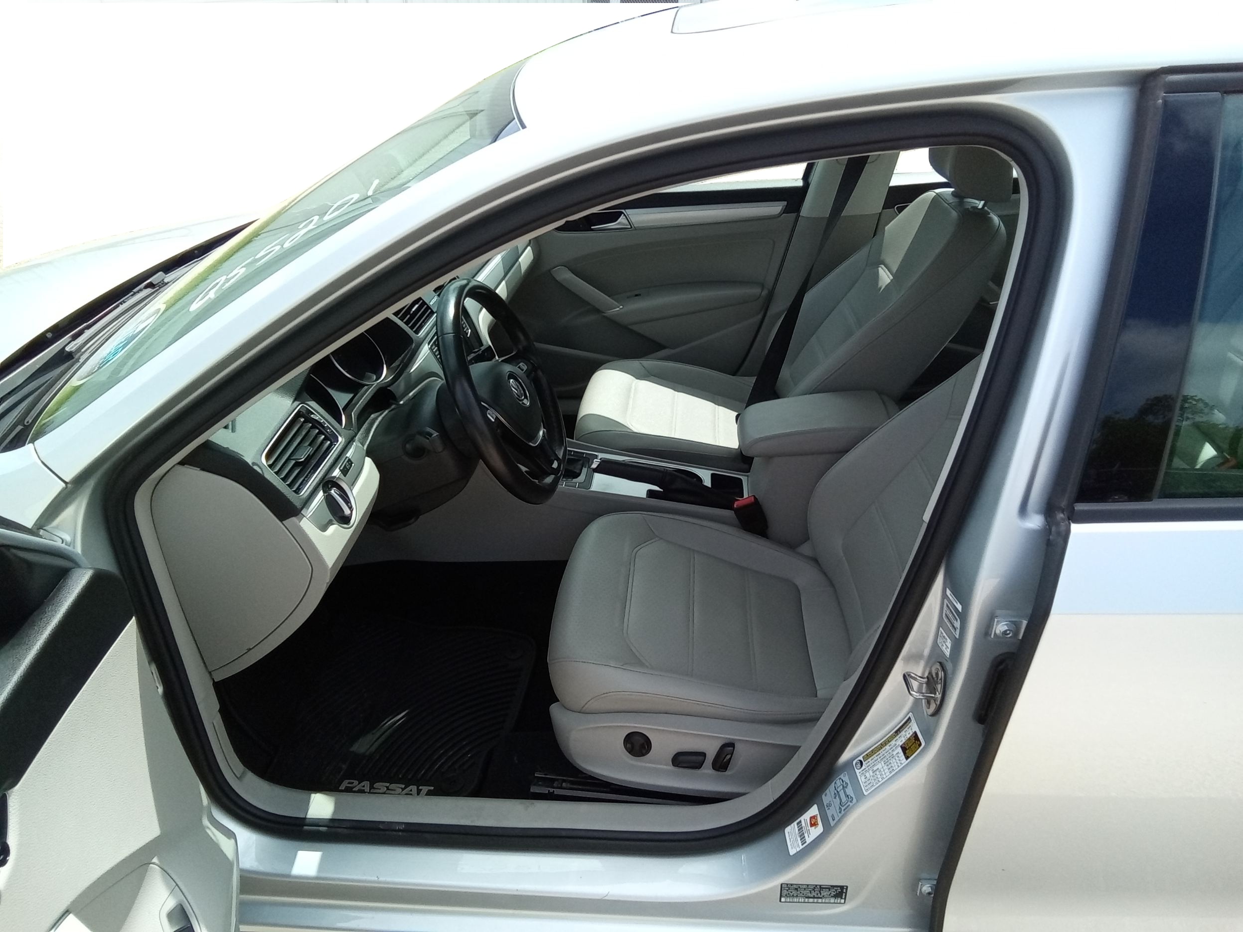 Neighborhood Autos, LLC - Used vehicle - Sedan VOLKSWAGEN PASSAT 2019