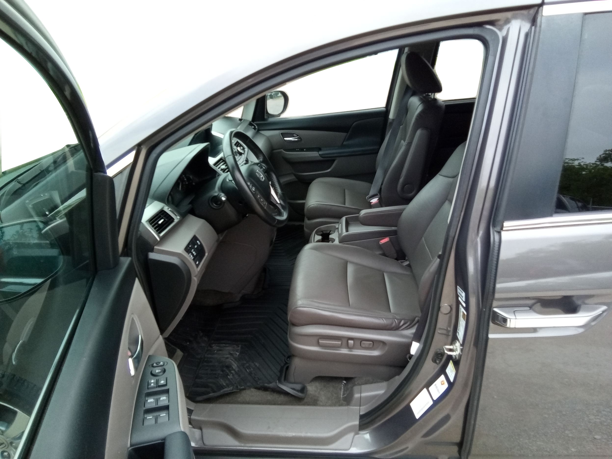 Neighborhood Autos, LLC - Used vehicle - Minivan HONDA ODYSSEY 2016