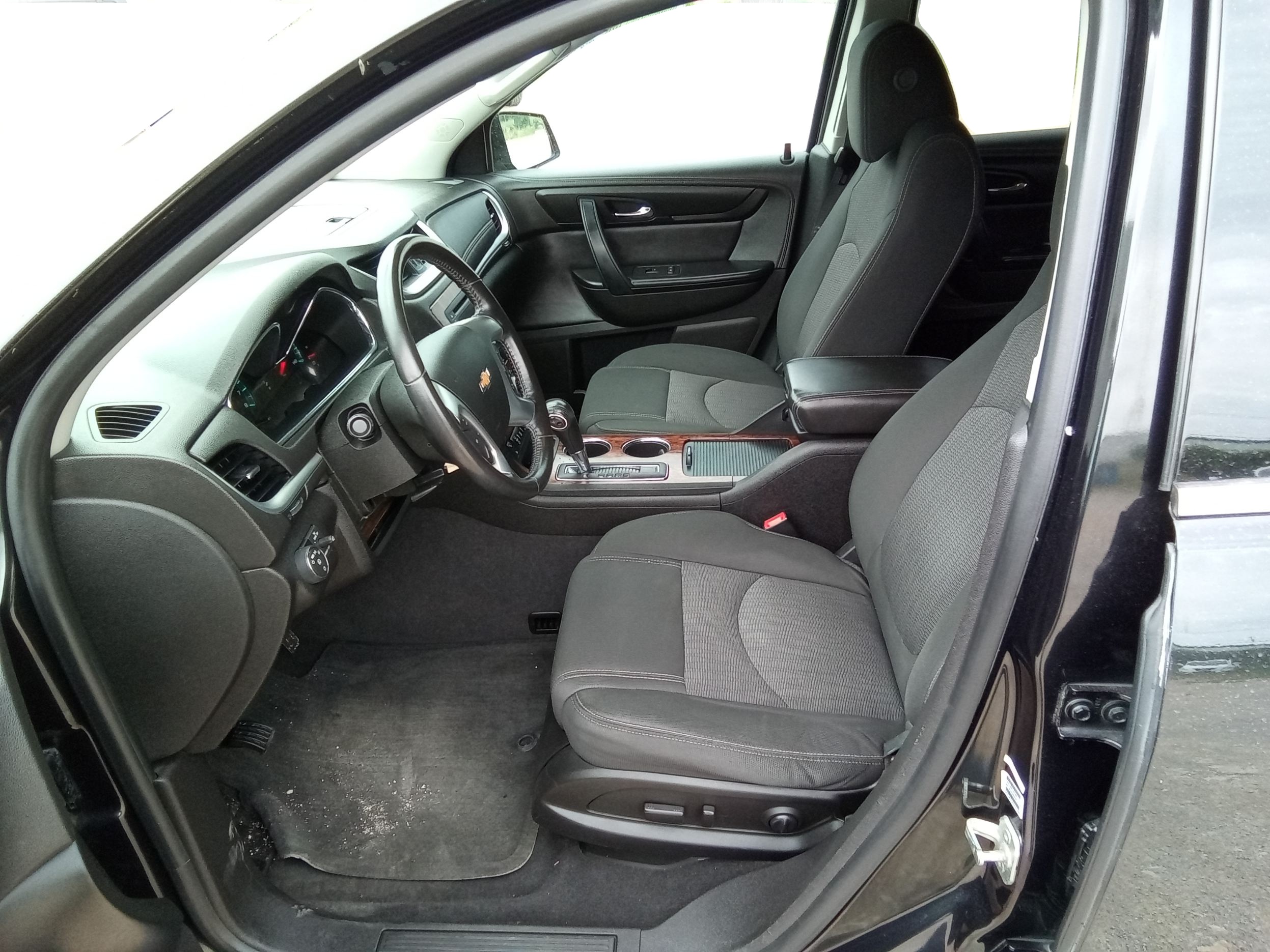 Neighborhood Autos, LLC - Used vehicle - SUV CHEVROLET TRAVERSE 2014