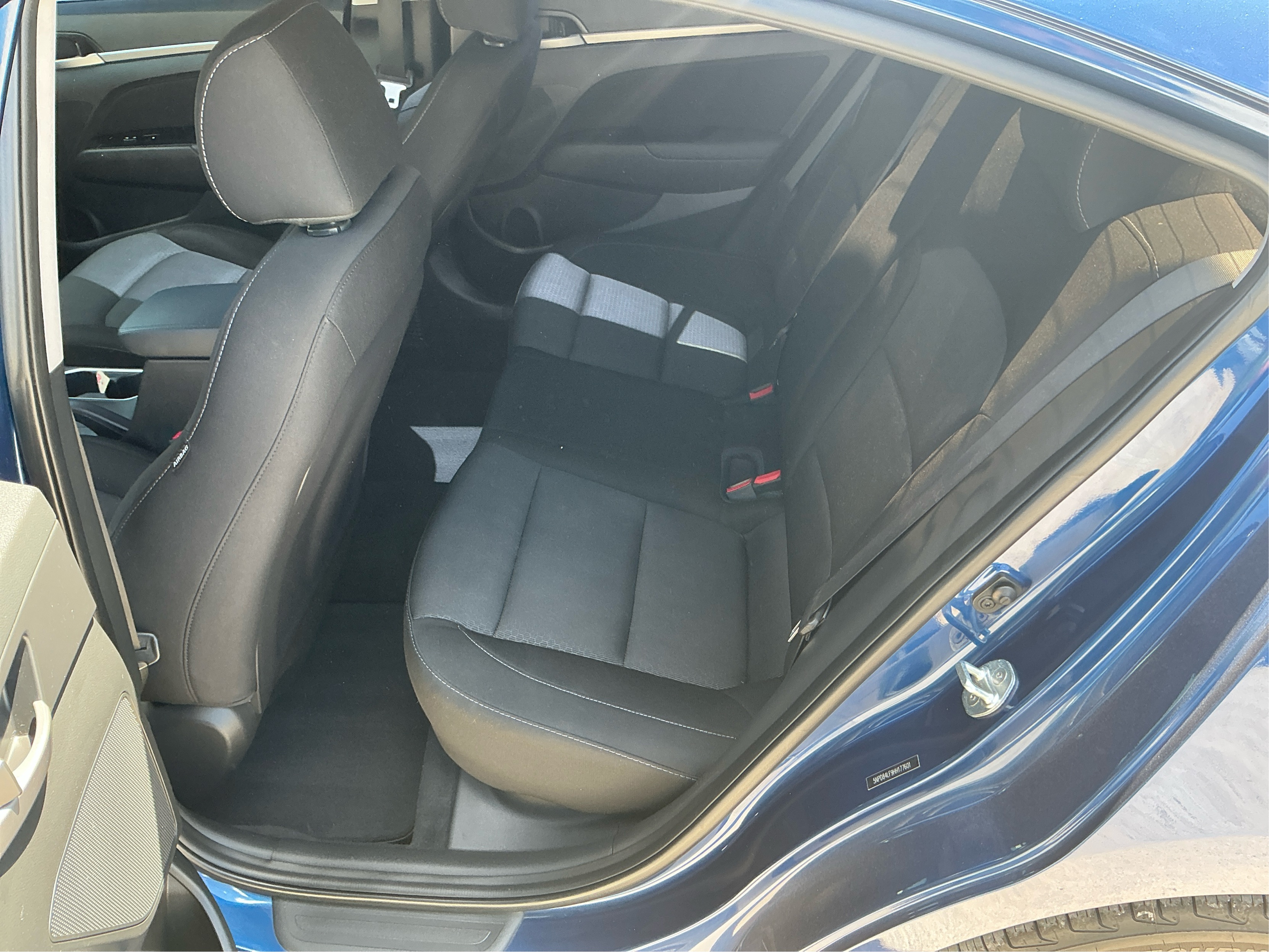 Neighborhood Autos, LLC - Used vehicle - Sedan HYUNDAI ELANTRA 2017