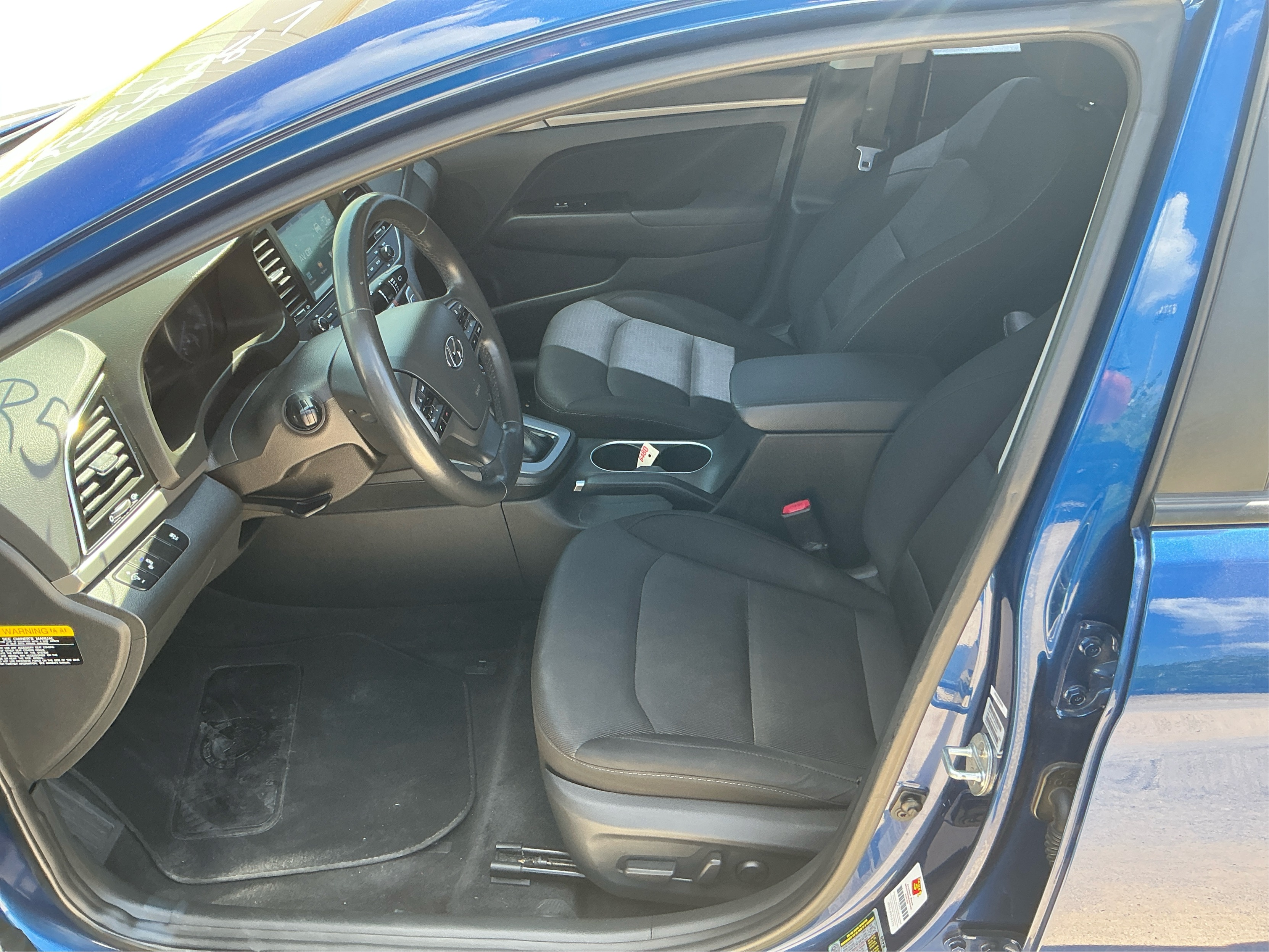 Neighborhood Autos, LLC - Used vehicle - Sedan HYUNDAI ELANTRA 2017