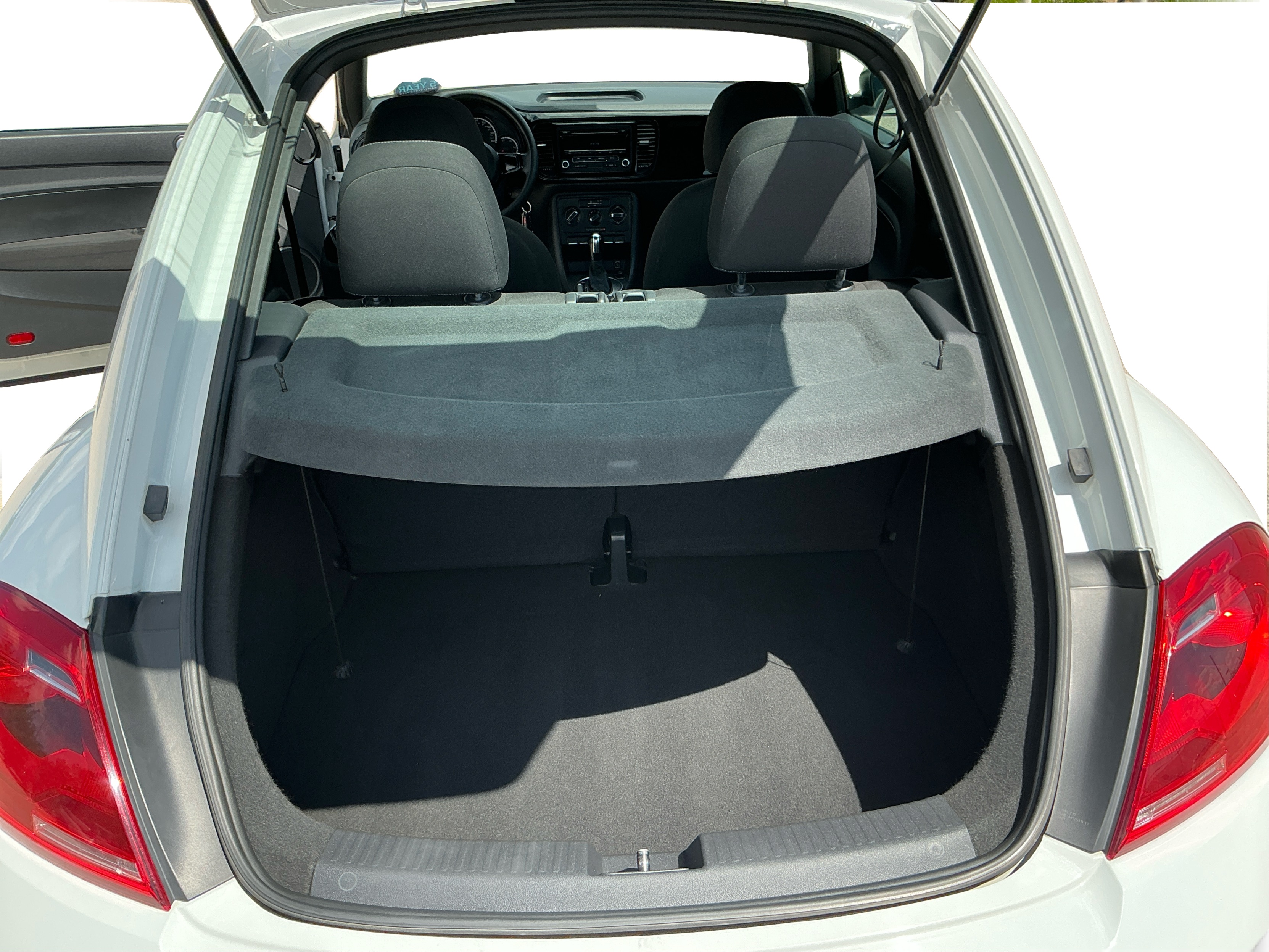 Neighborhood Autos, LLC - Used vehicle - Coupe VOLKSWAGEN BEETLE 2014