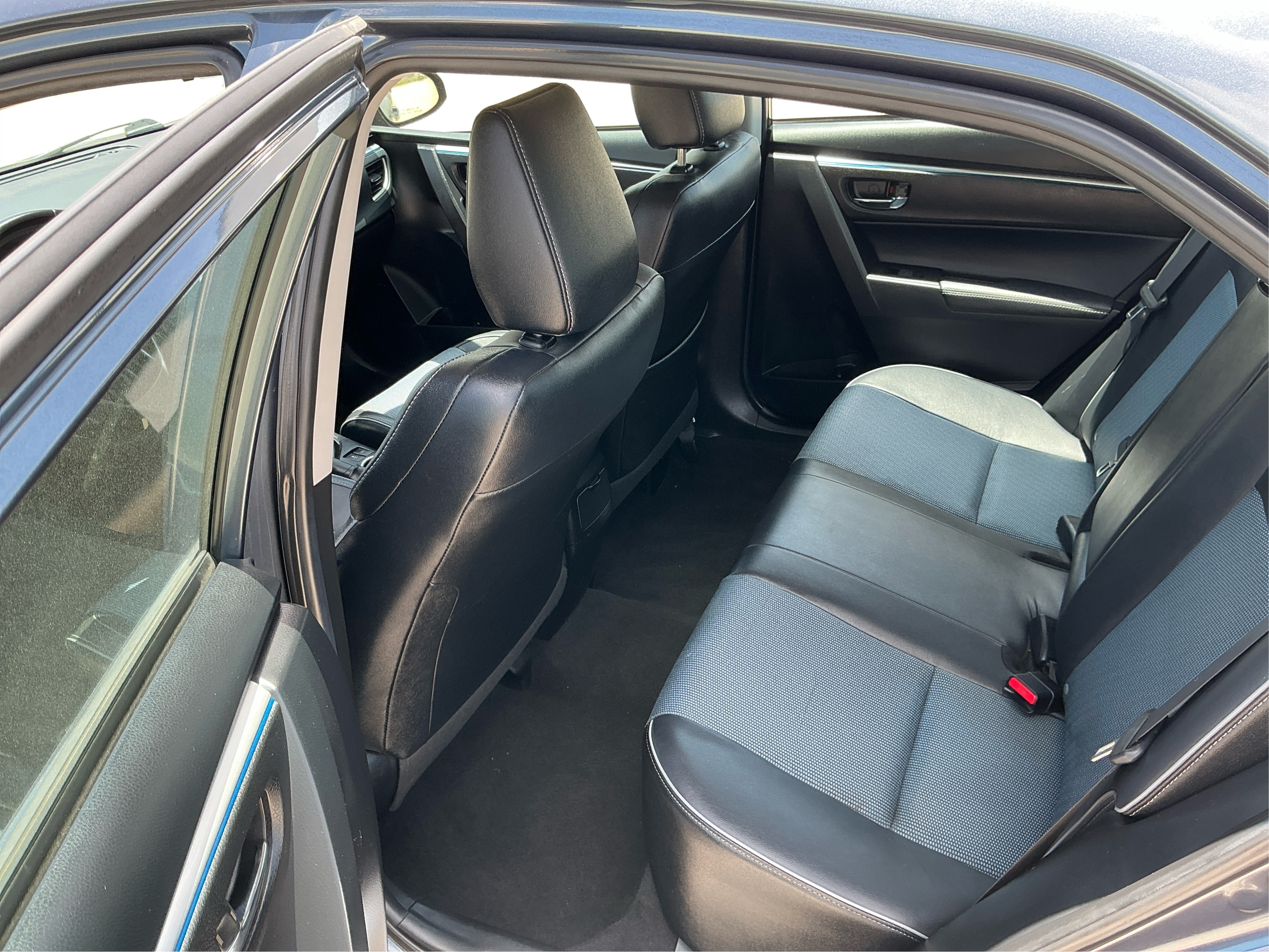 Neighborhood Autos, LLC - Used vehicle - Sedan TOYOTA COROLLA 2015