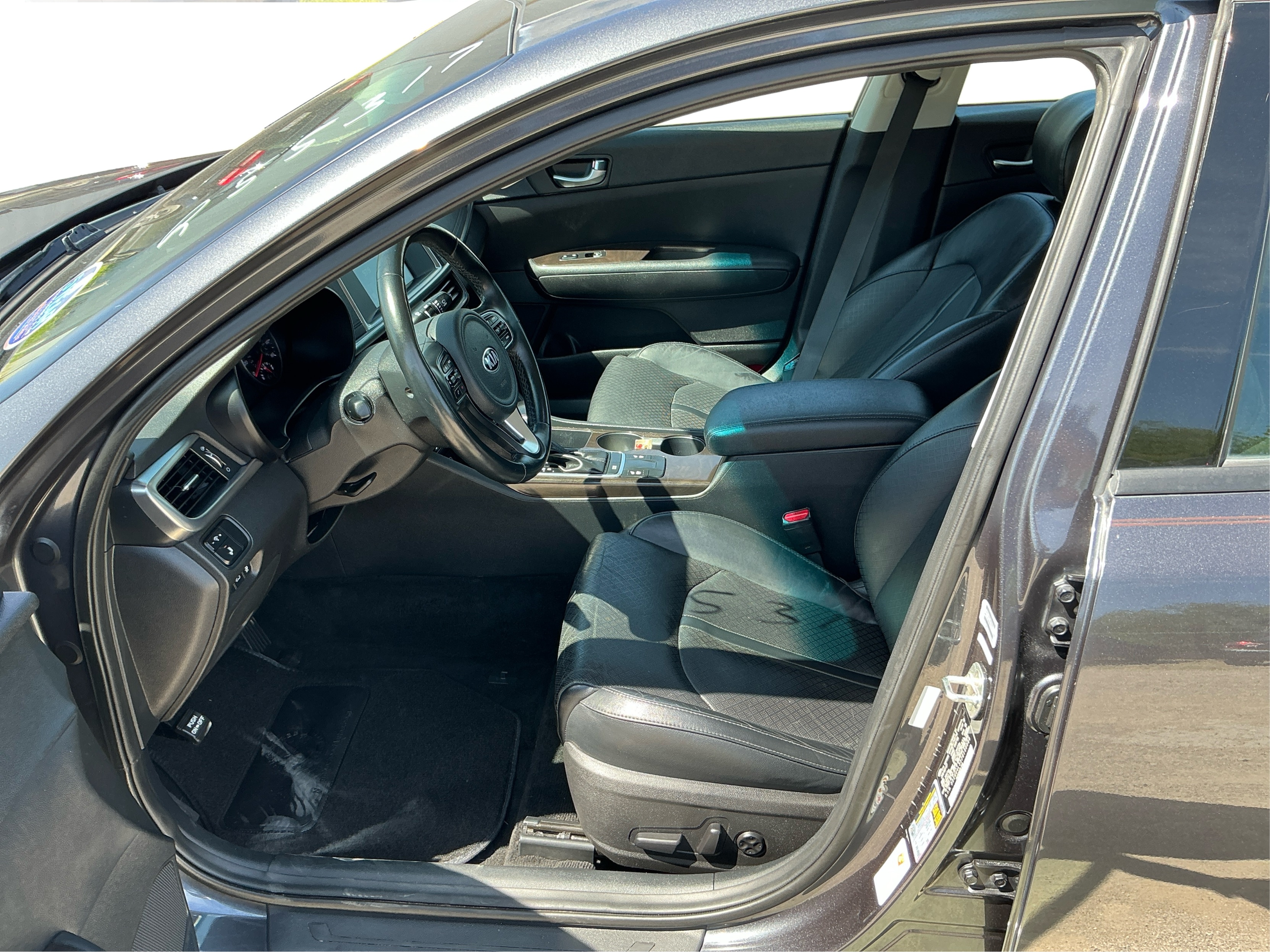 Neighborhood Autos, LLC - Used vehicle - Sedan KIA OPTIMA 2018